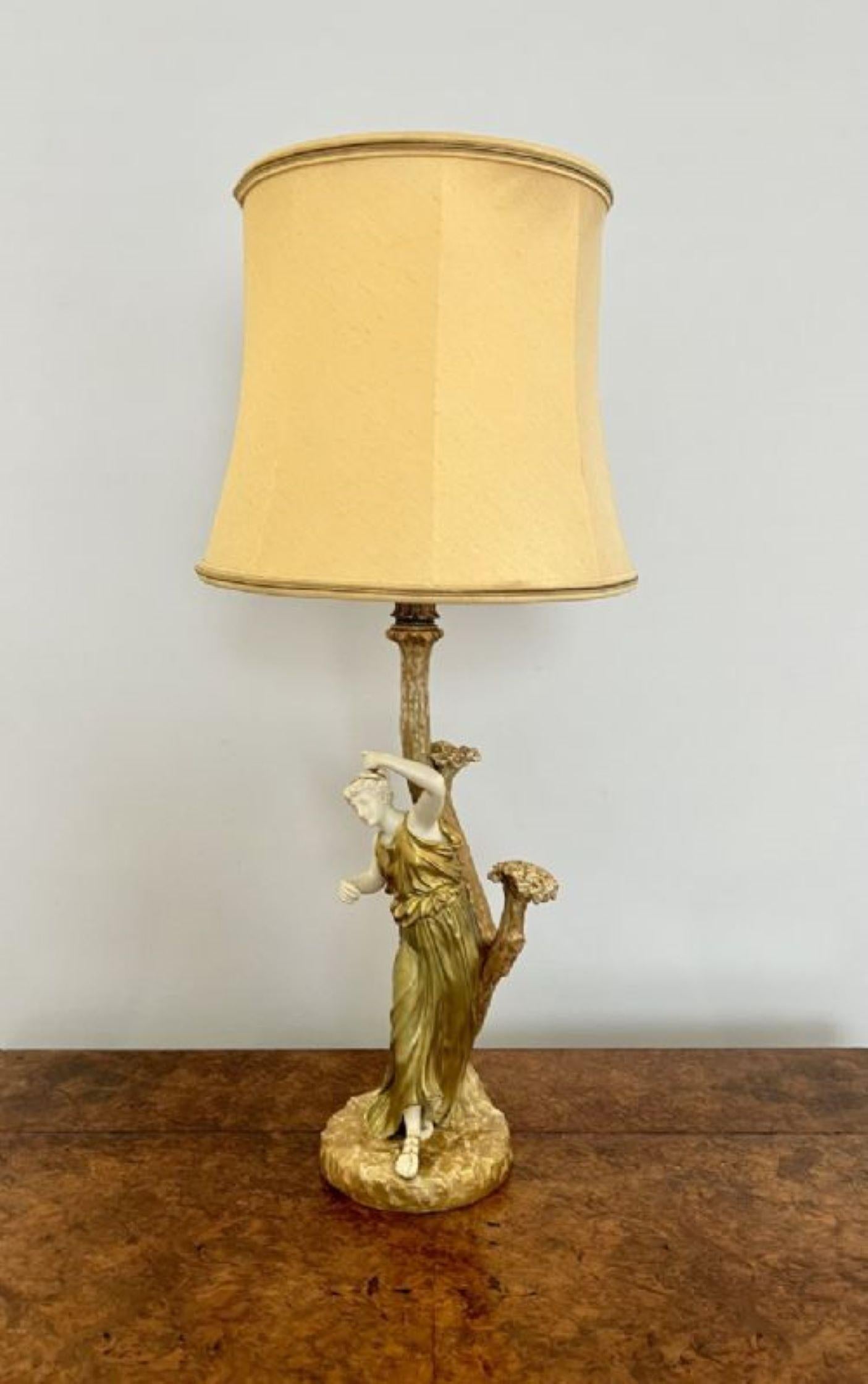 Stunning quality antique Royal Worcester table lamp  For Sale 3