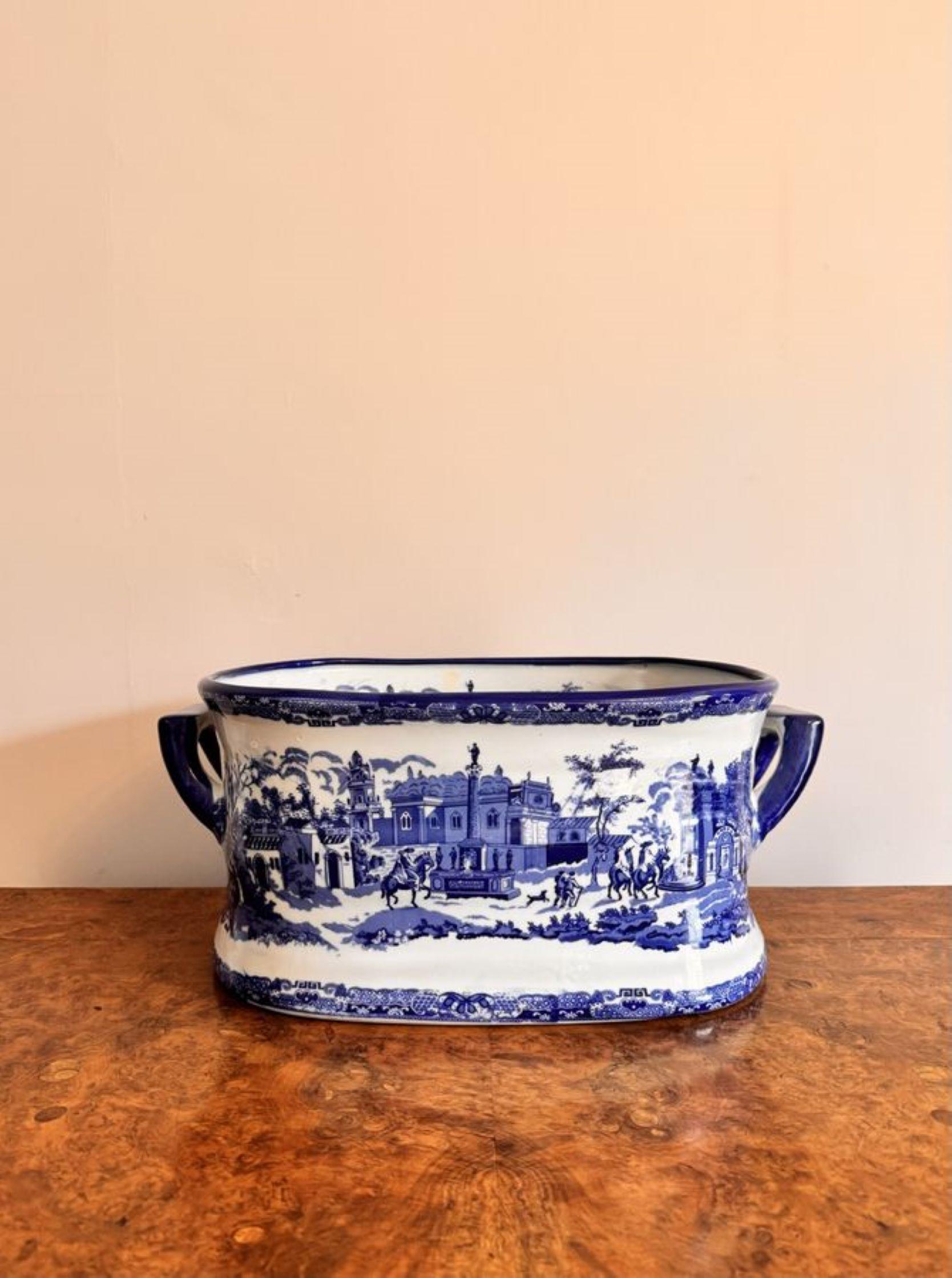 Stunning quality antique Victorian blue and white foot bath, having a stunning quality antique victorian foot bath, with a white ground and blue decoration inside and out with two carrying handles to the sides. 

D. 1880
