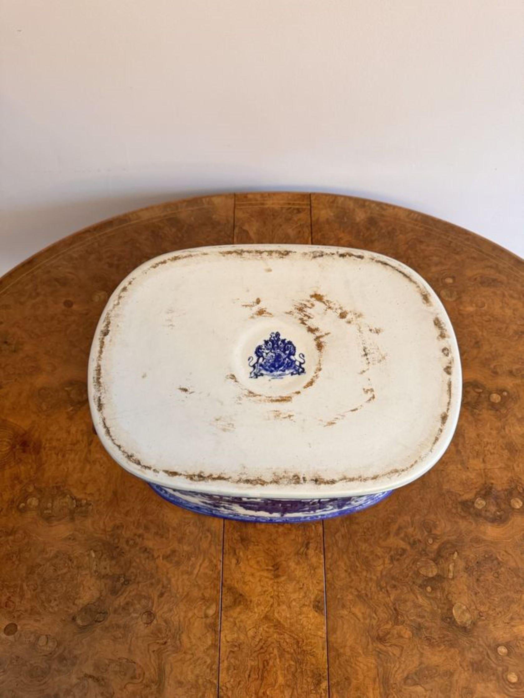 Stunning quality antique Victorian blue and white foot bath  In Good Condition For Sale In Ipswich, GB