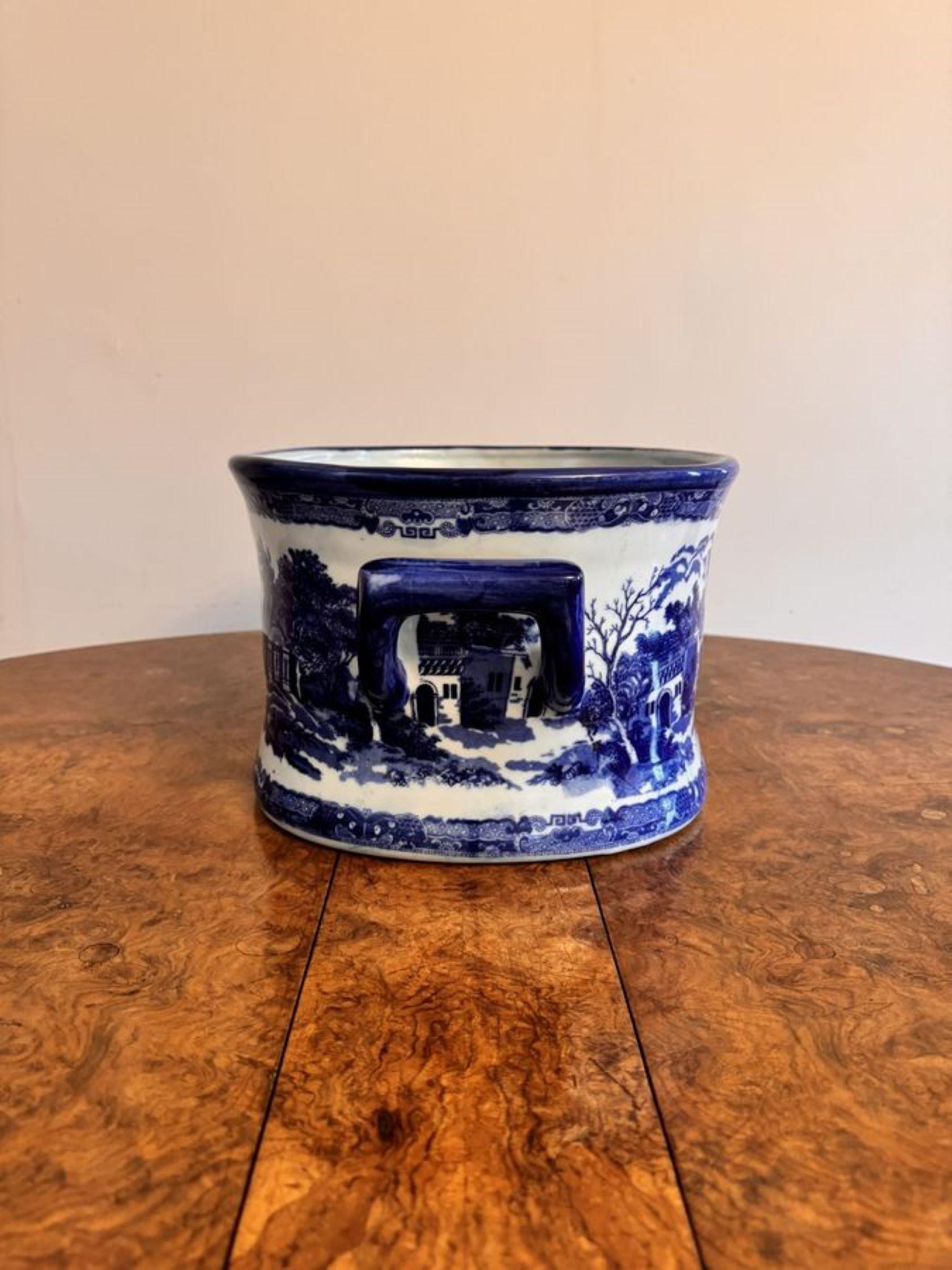 Stunning quality antique Victorian blue and white foot bath  In Good Condition For Sale In Ipswich, GB