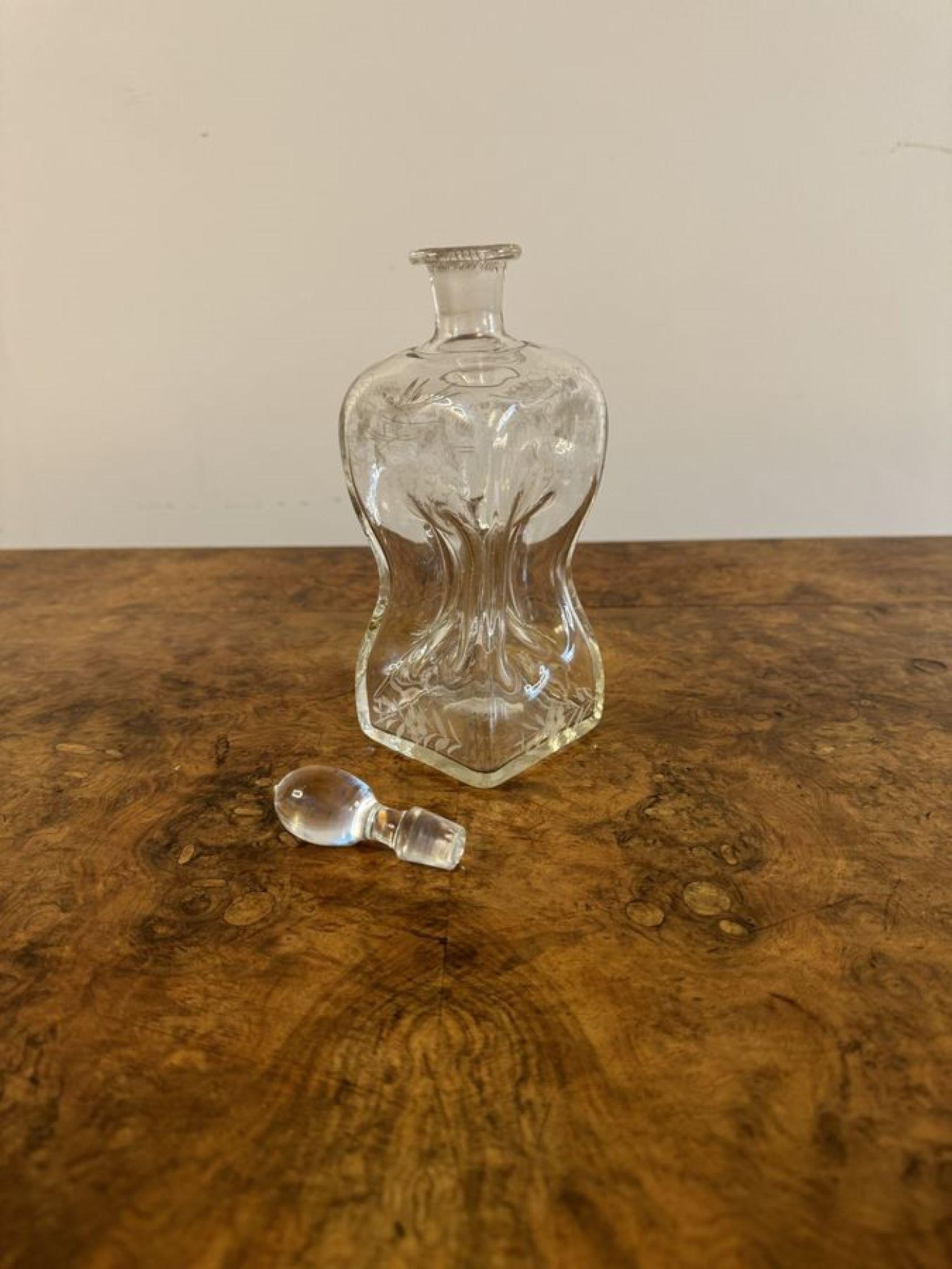Stunning quality antique Victorian hourglass shaped decanter  In Good Condition For Sale In Ipswich, GB