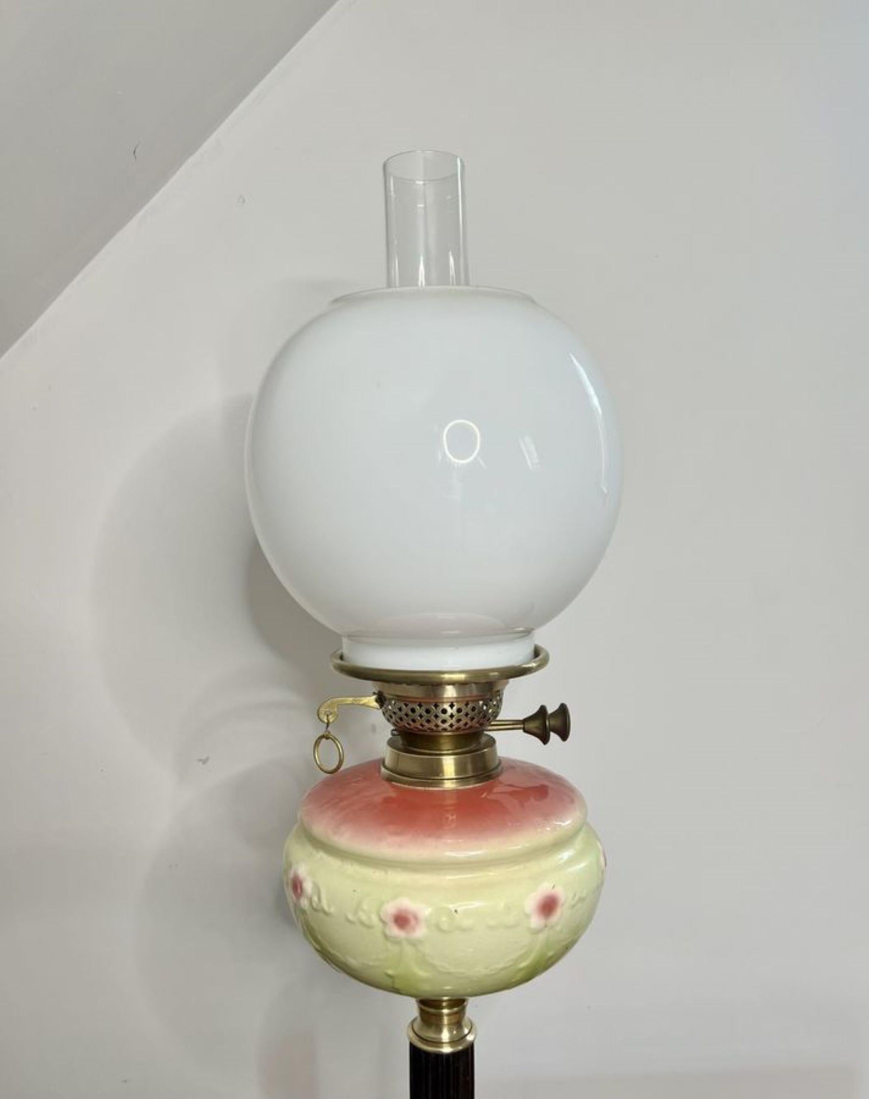 Stunning quality antique Victorian oil lamp  In Good Condition For Sale In Ipswich, GB