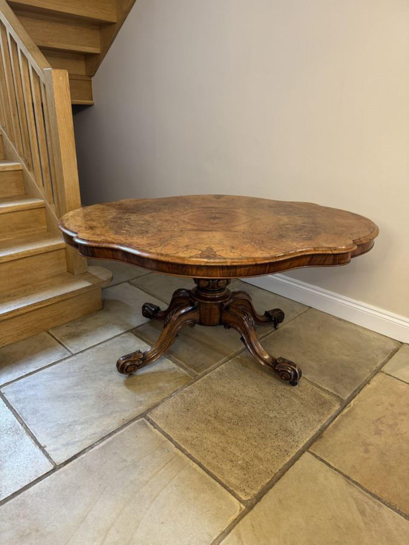 Walnut Stunning quality antique Victorian quality burr walnut dining table  For Sale