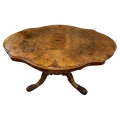 Impresionante mesa de comedor antigua de nogal rebabas de calidad victoriana