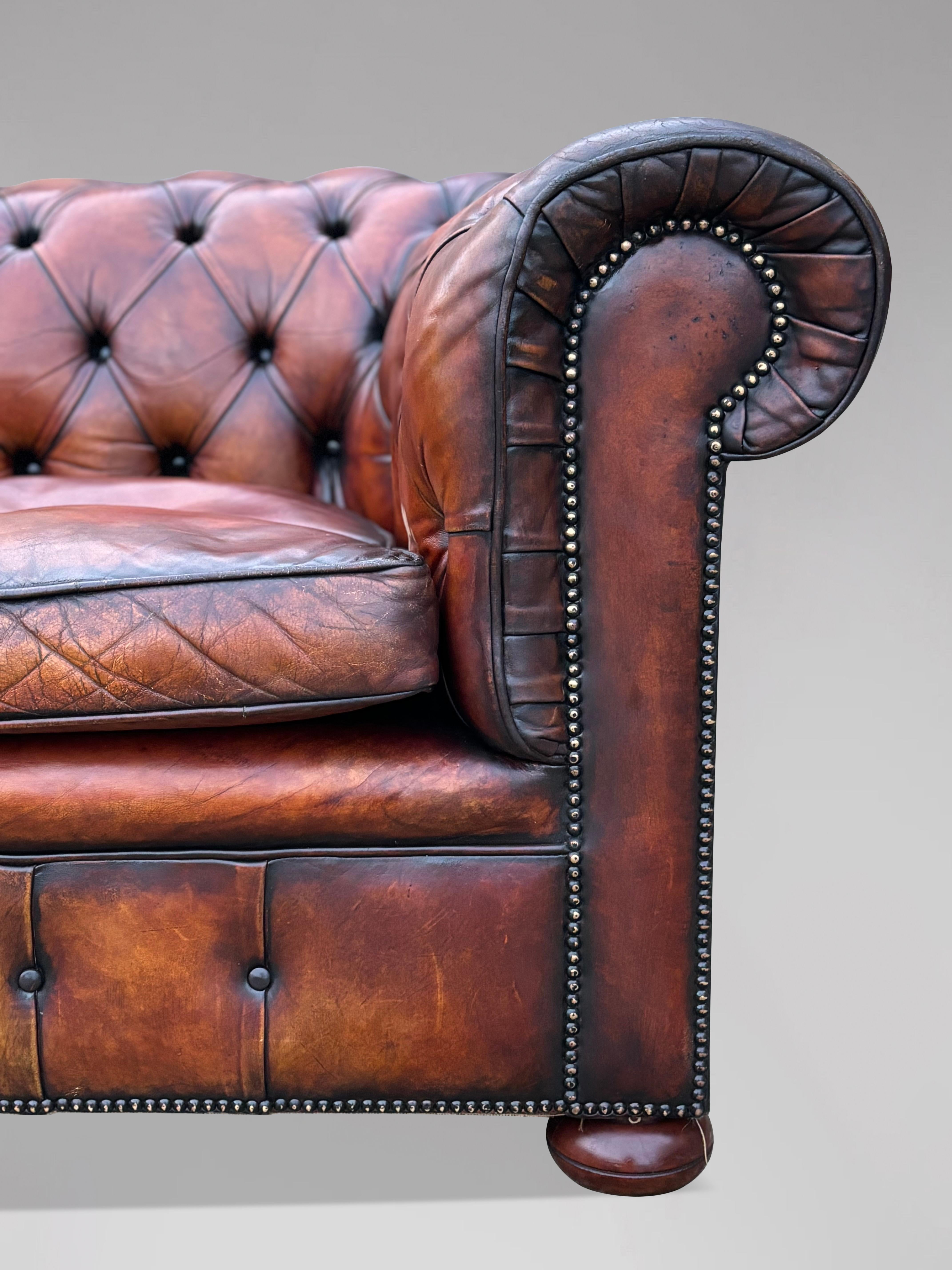 20ième siècle Canapé Chesterfield 2 places en cuir Brown de qualité exceptionnelle en vente