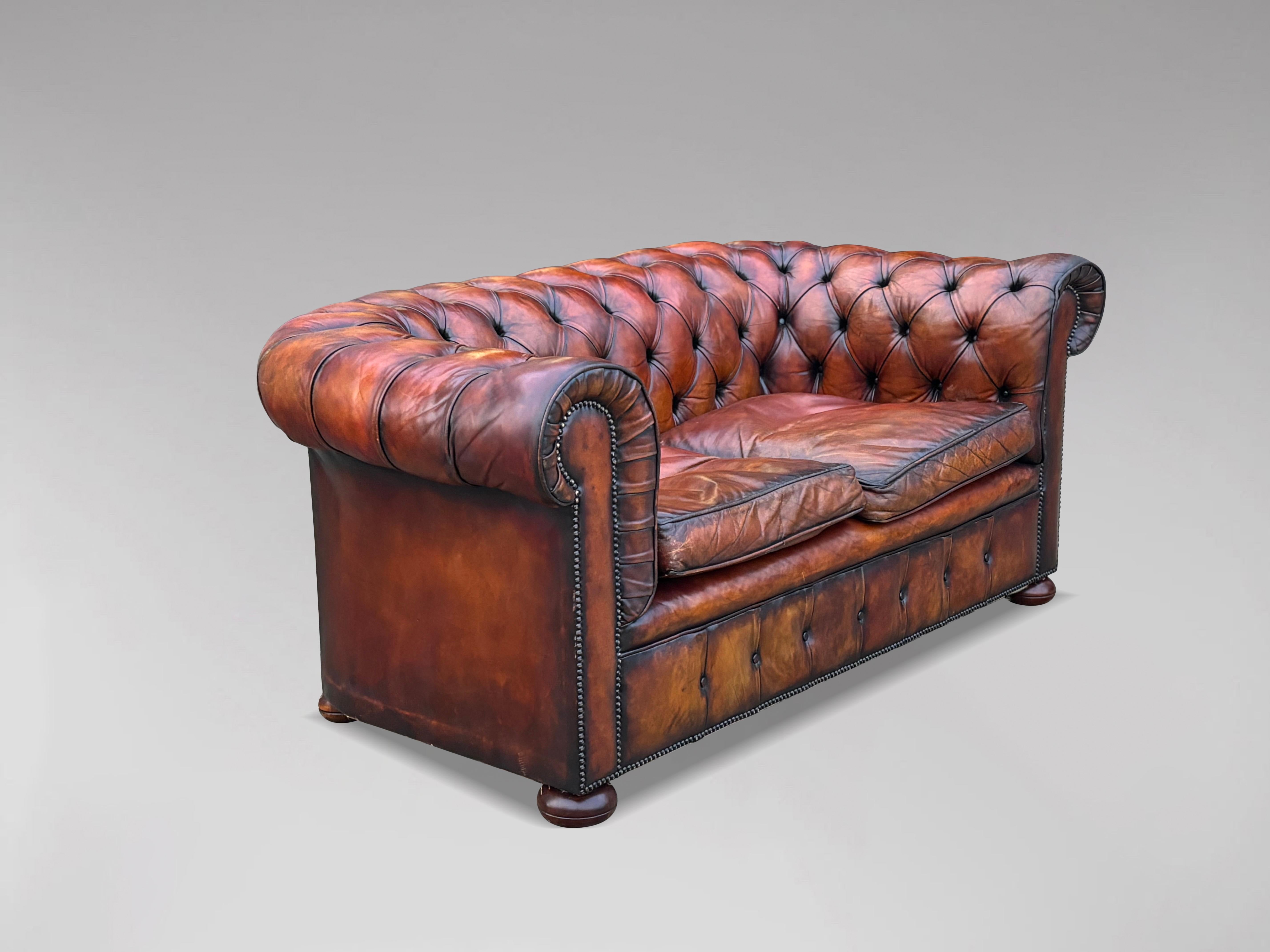 Cuir Canapé Chesterfield 2 places en cuir Brown de qualité exceptionnelle en vente