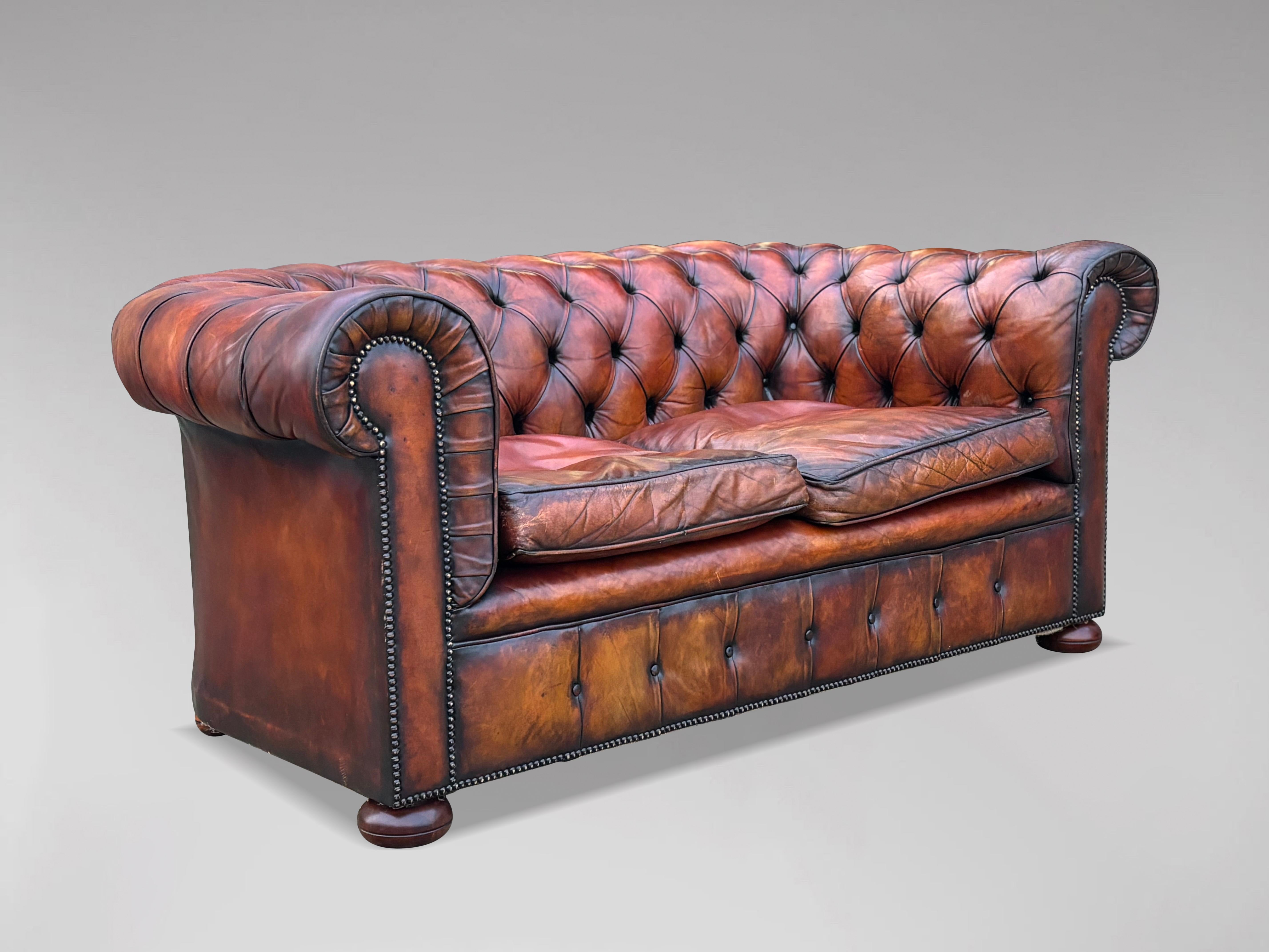 Canapé Chesterfield 2 places en cuir Brown de qualité exceptionnelle en vente 1