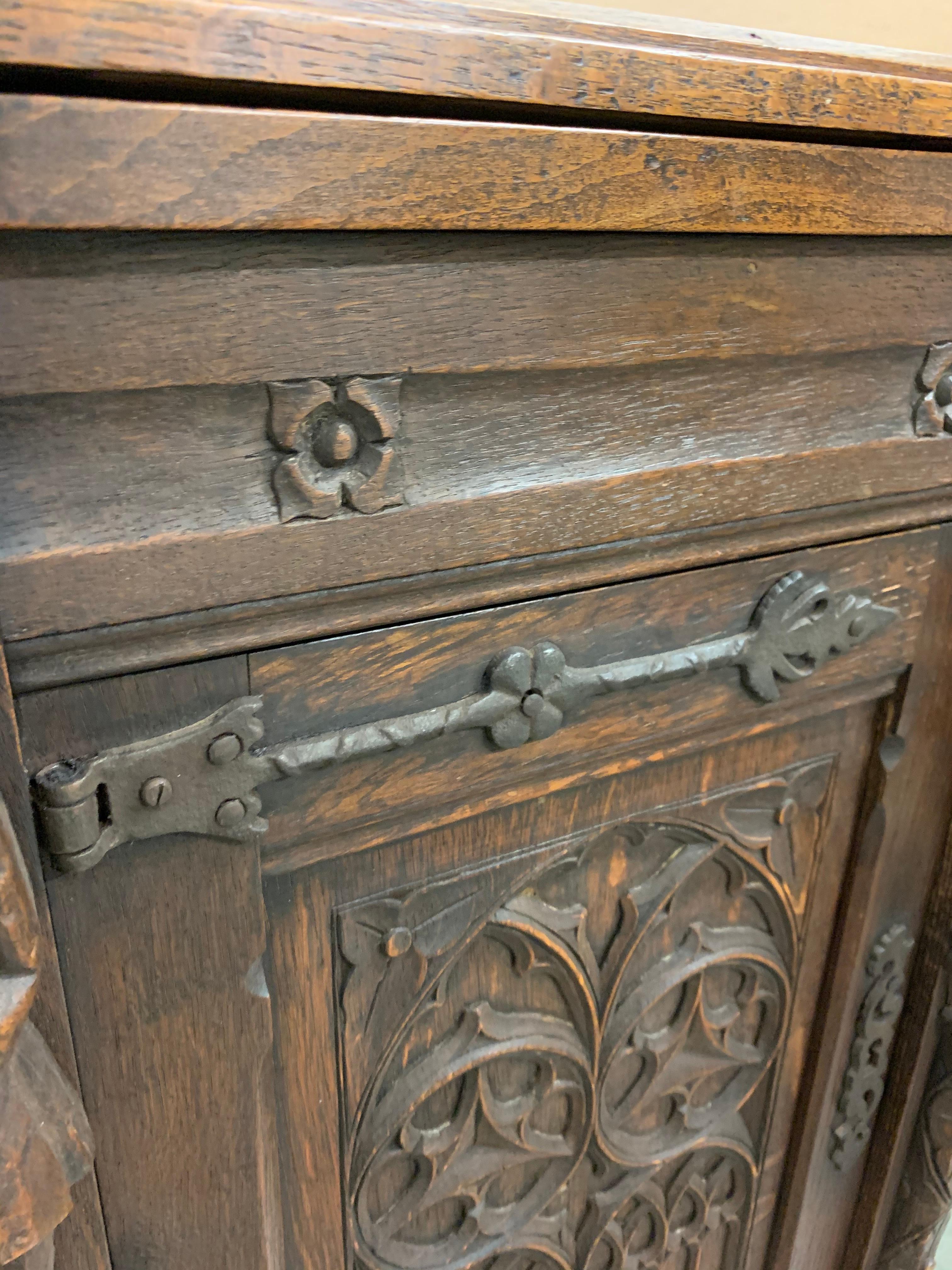 Stunning & Quality Carved Gothic Revival Desk with Church Window Panels & Guards 10