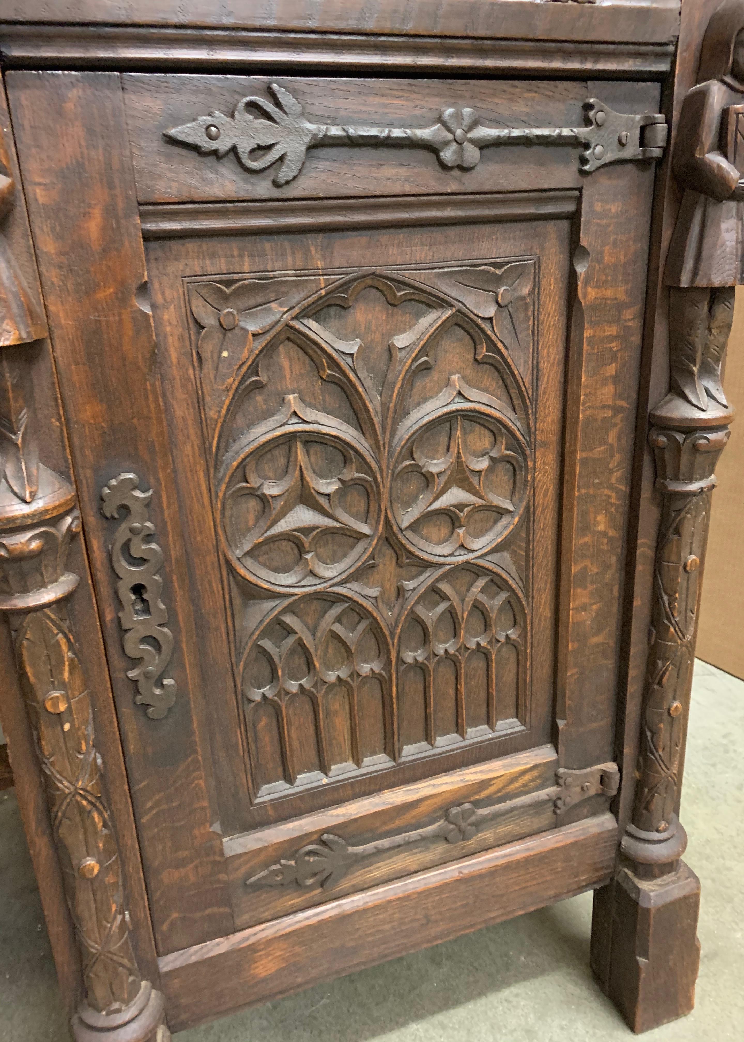 Stunning & Quality Carved Gothic Revival Desk with Church Window Panels & Guards In Good Condition In Lisse, NL