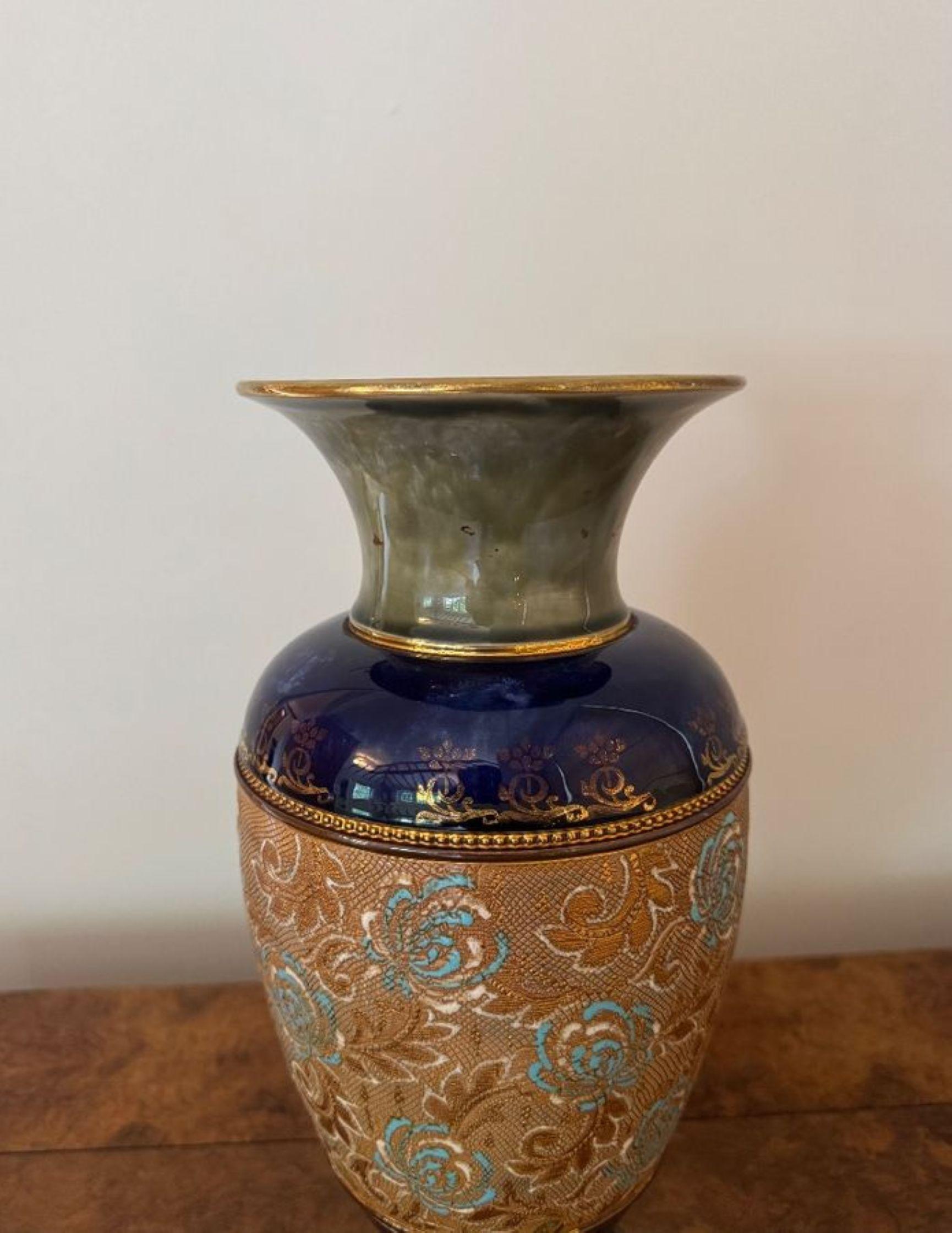 XX secolo Vaso Royal Doulton antico di grandi dimensioni e di grande qualità in vendita