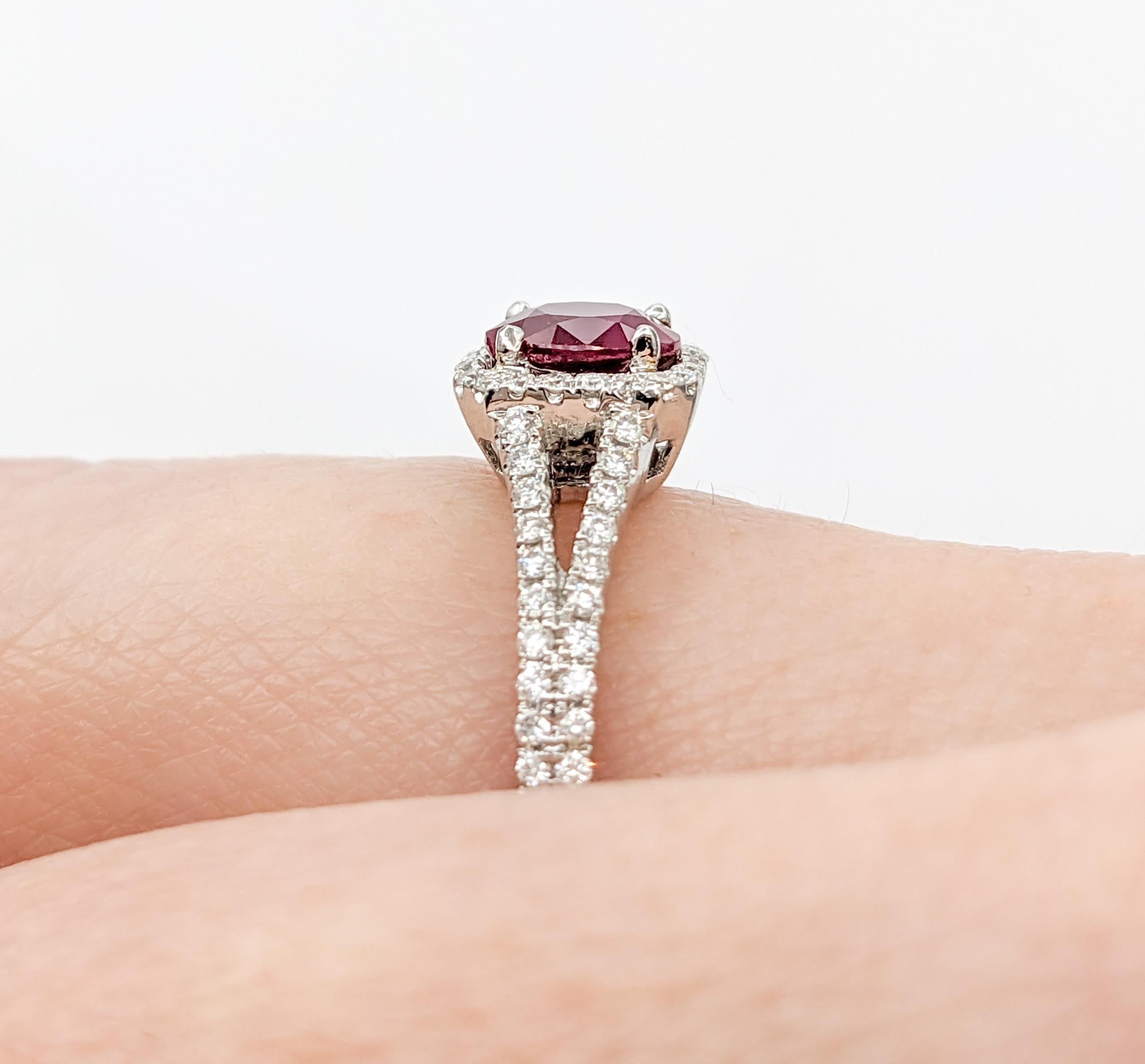 Contemporary Stunning Quality Natural Ruby & Diamond Ring in 18kt White Gold For Sale