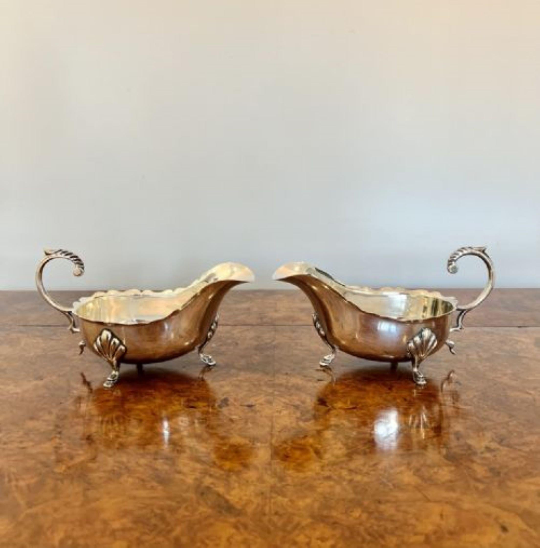 Stunning quality pair of antique Edwardian silver plated sauce boats  In Good Condition For Sale In Ipswich, GB