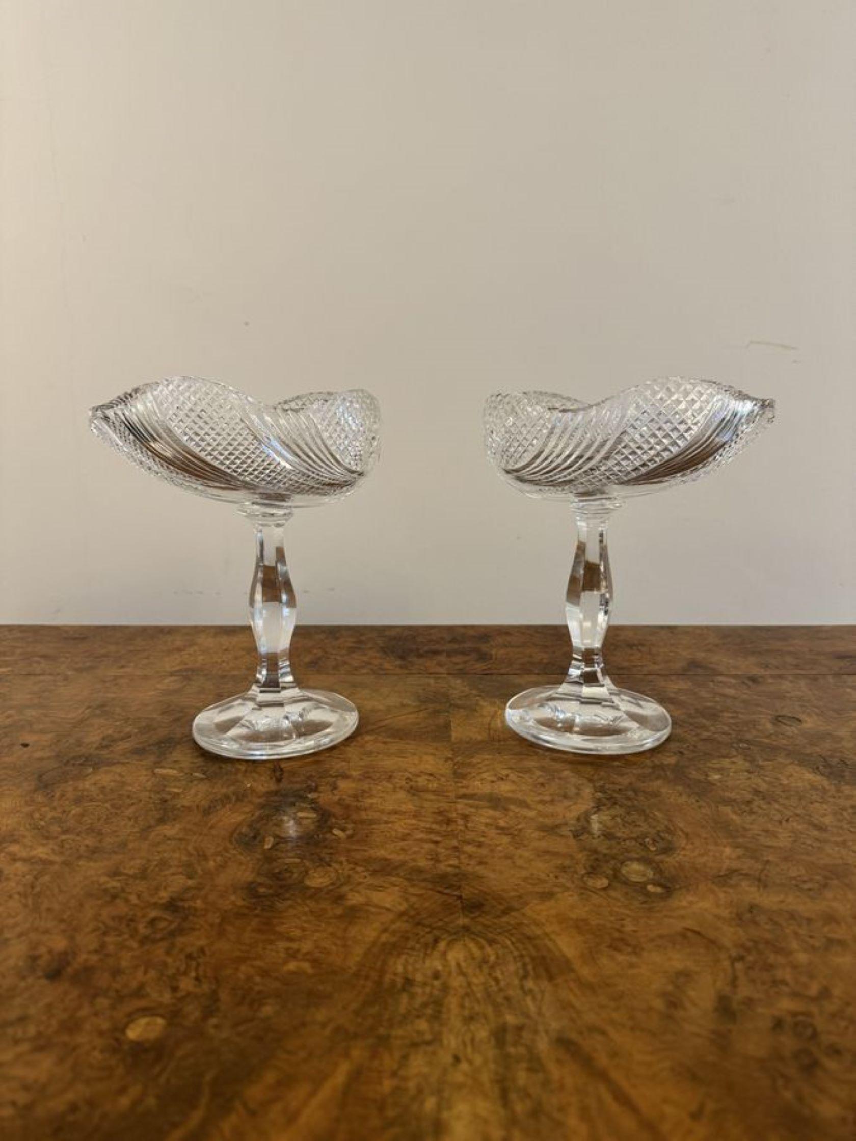 XIXe siècle Superbe paire de comports victoriens anciens en verre taillé en vente