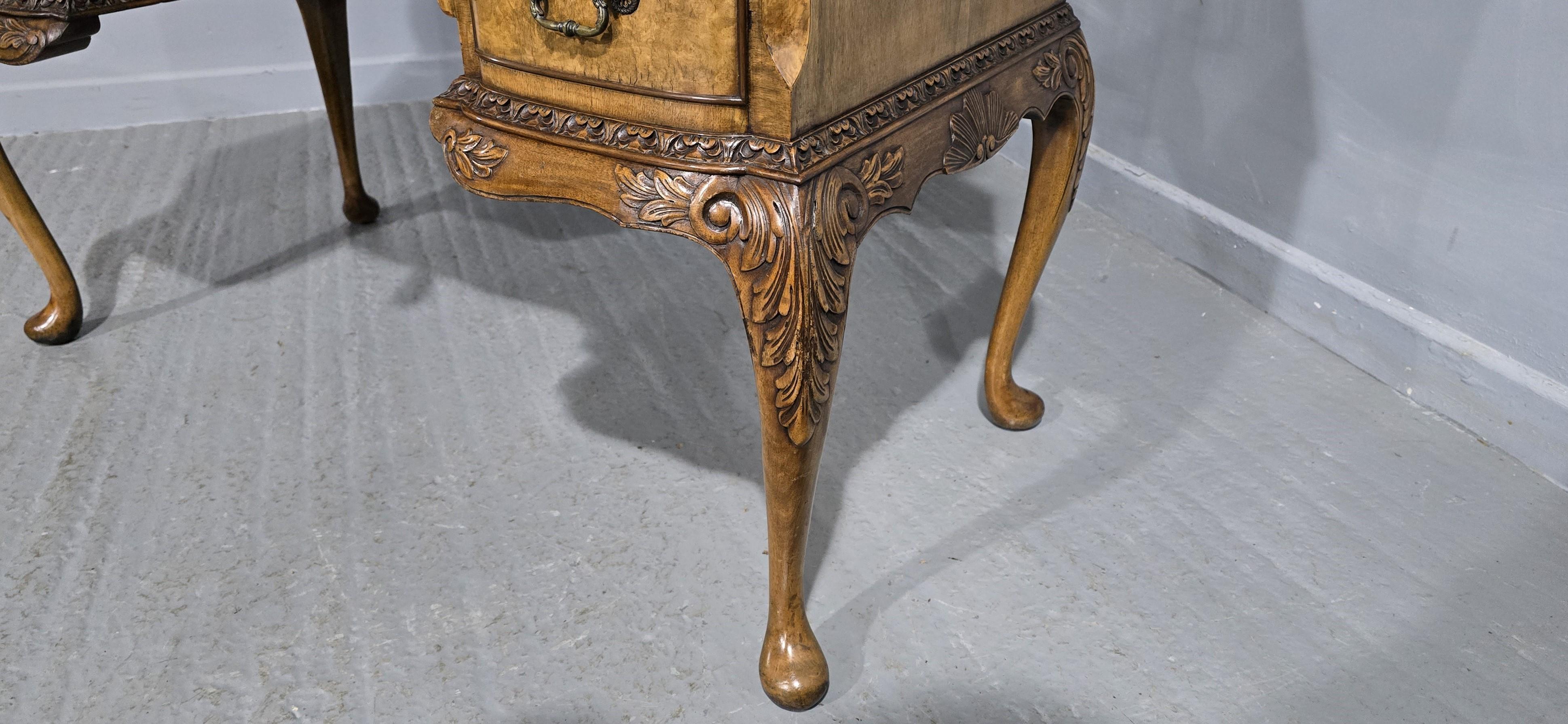Stunning Queen Anne Burr Walnut Dressing Table For Sale 4