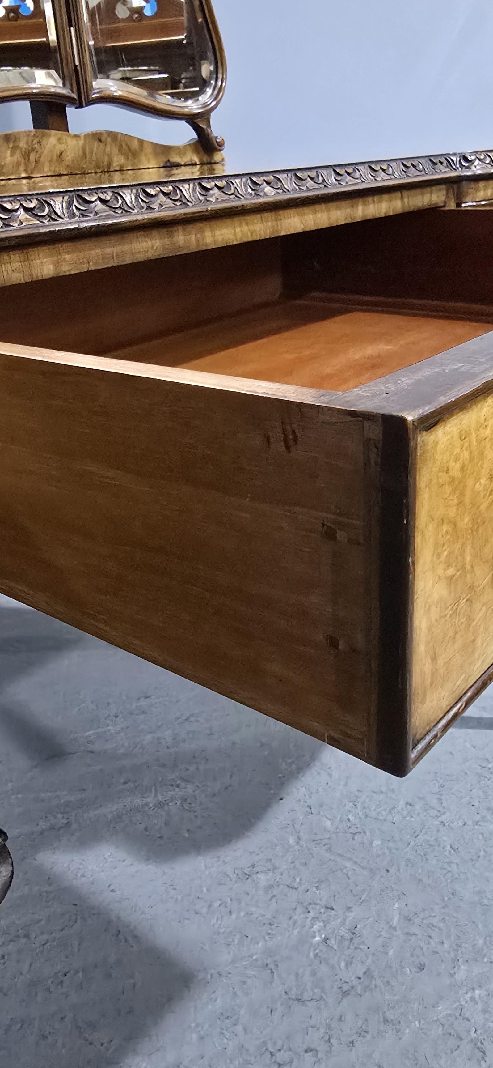 Stunning Queen Anne Burr Walnut Dressing Table For Sale 7