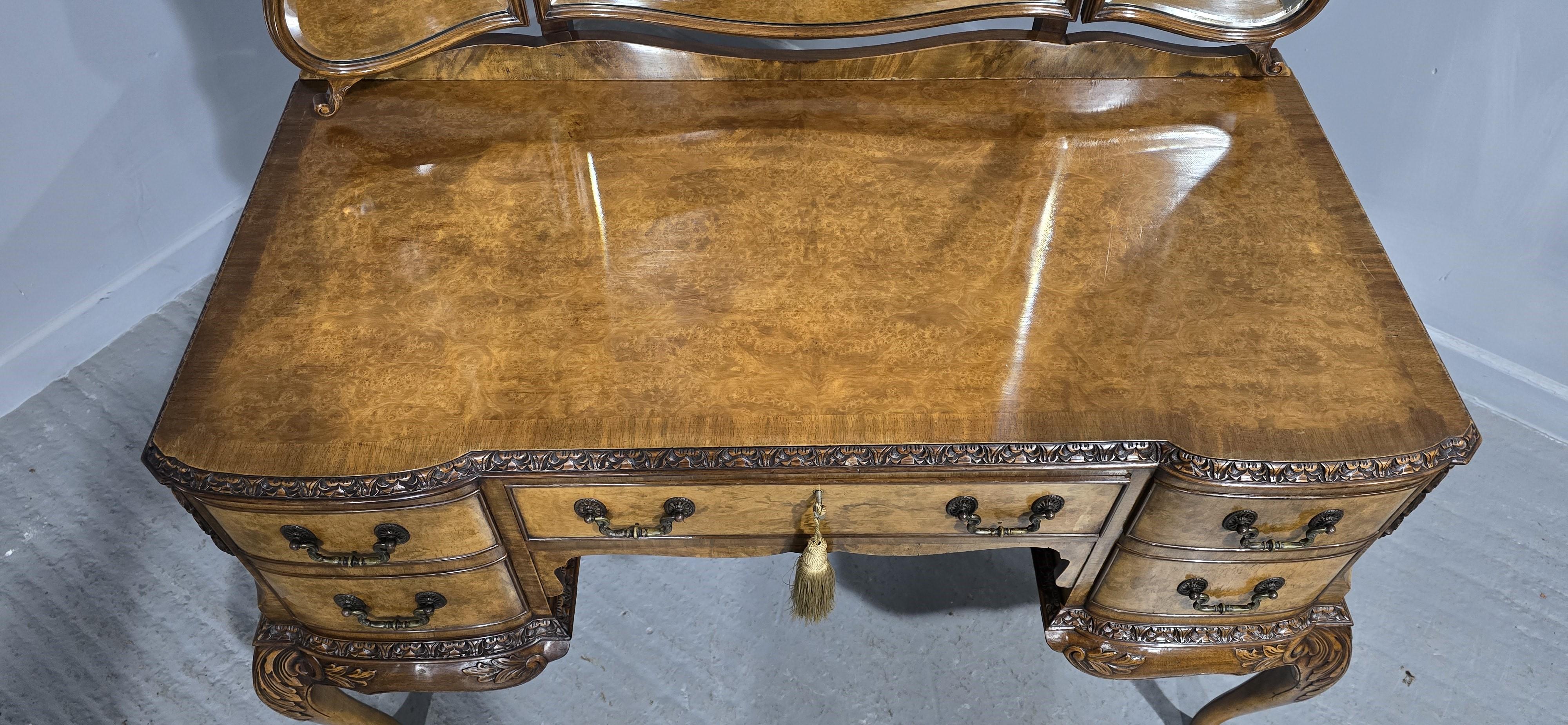 Stunning Queen Anne Burr Walnut Dressing Table For Sale 8