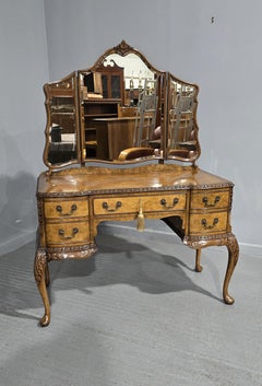 Stunning Queen Anne Burr Walnut Dressing Table