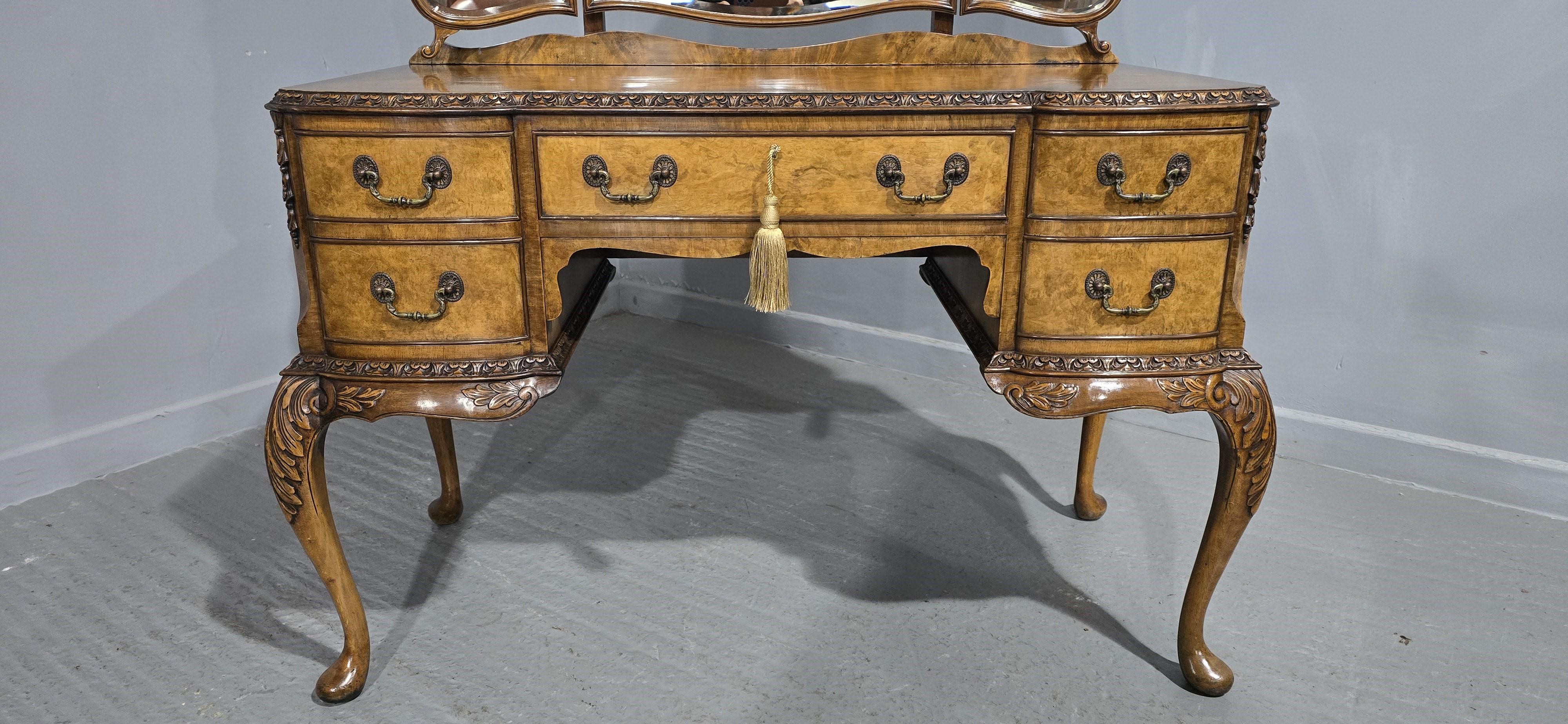 English Stunning Queen Anne Burr Walnut Dressing Table For Sale