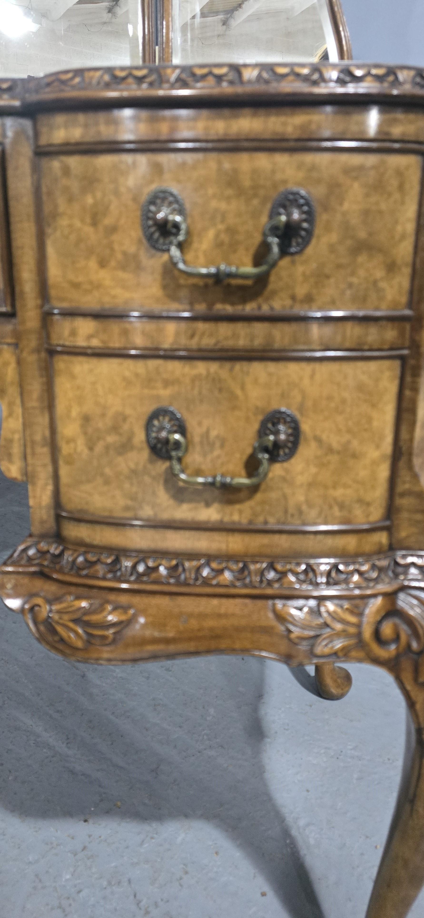 Stunning Queen Anne Burr Walnut Dressing Table For Sale 2