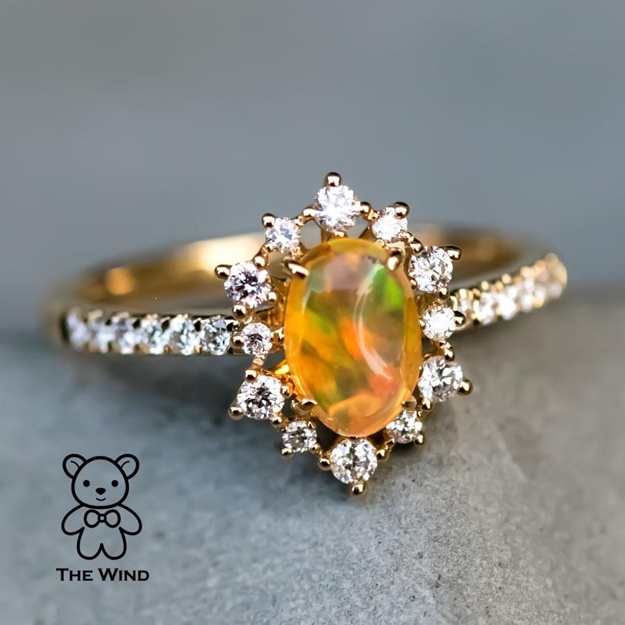 Superbe bague de fiançailles en or jaune 18 carats avec opale de feu mexicaine arc-en-ciel et diamants Unisexe en vente