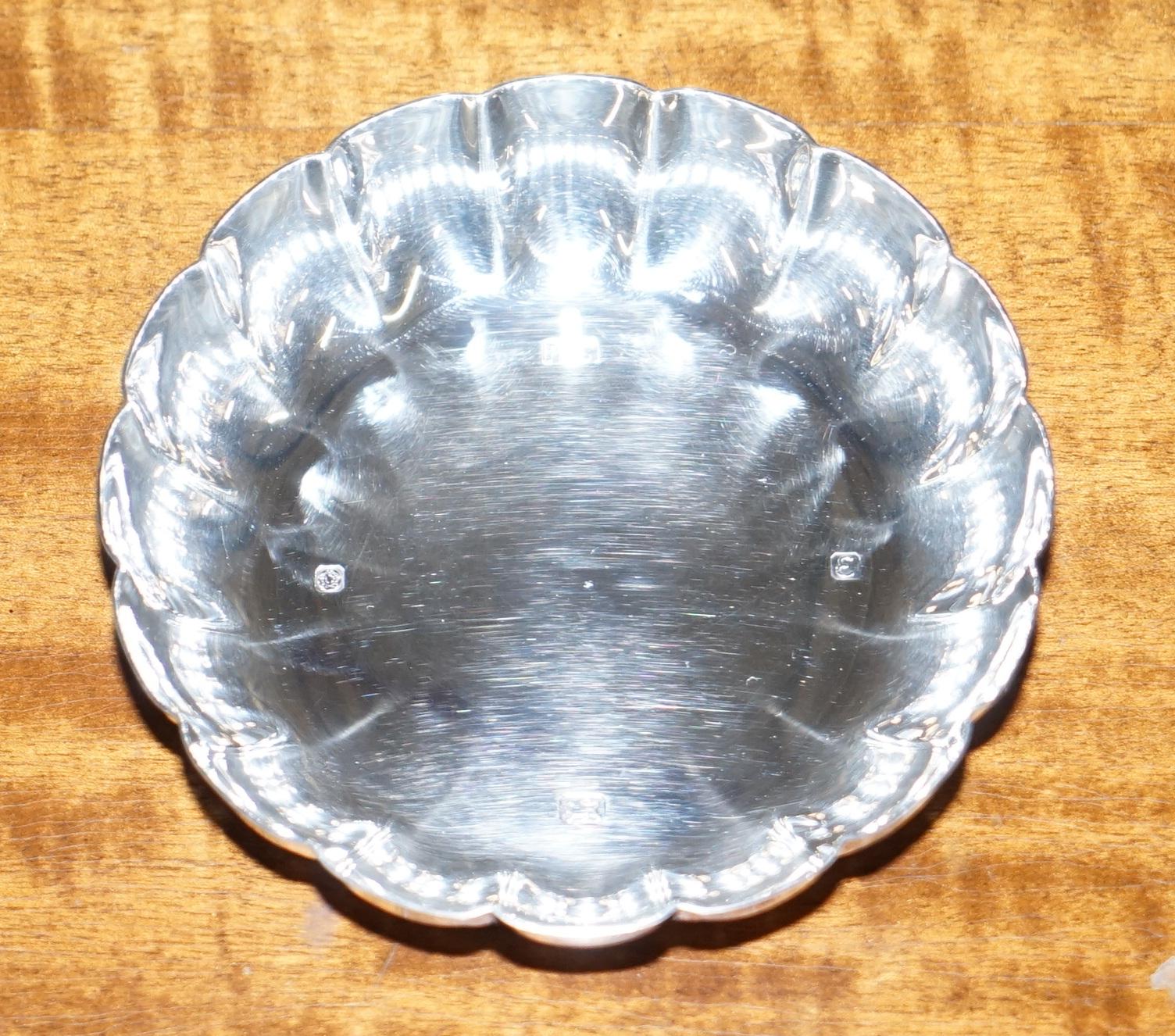 We are delighted to offer for auction this very rare solid sterling silver Sheffiled made 1979 dated strawberry serving bowl

A highly collectable exceptionally rare and extremely well made bowl. This is solid sterling silver, I have a much larger