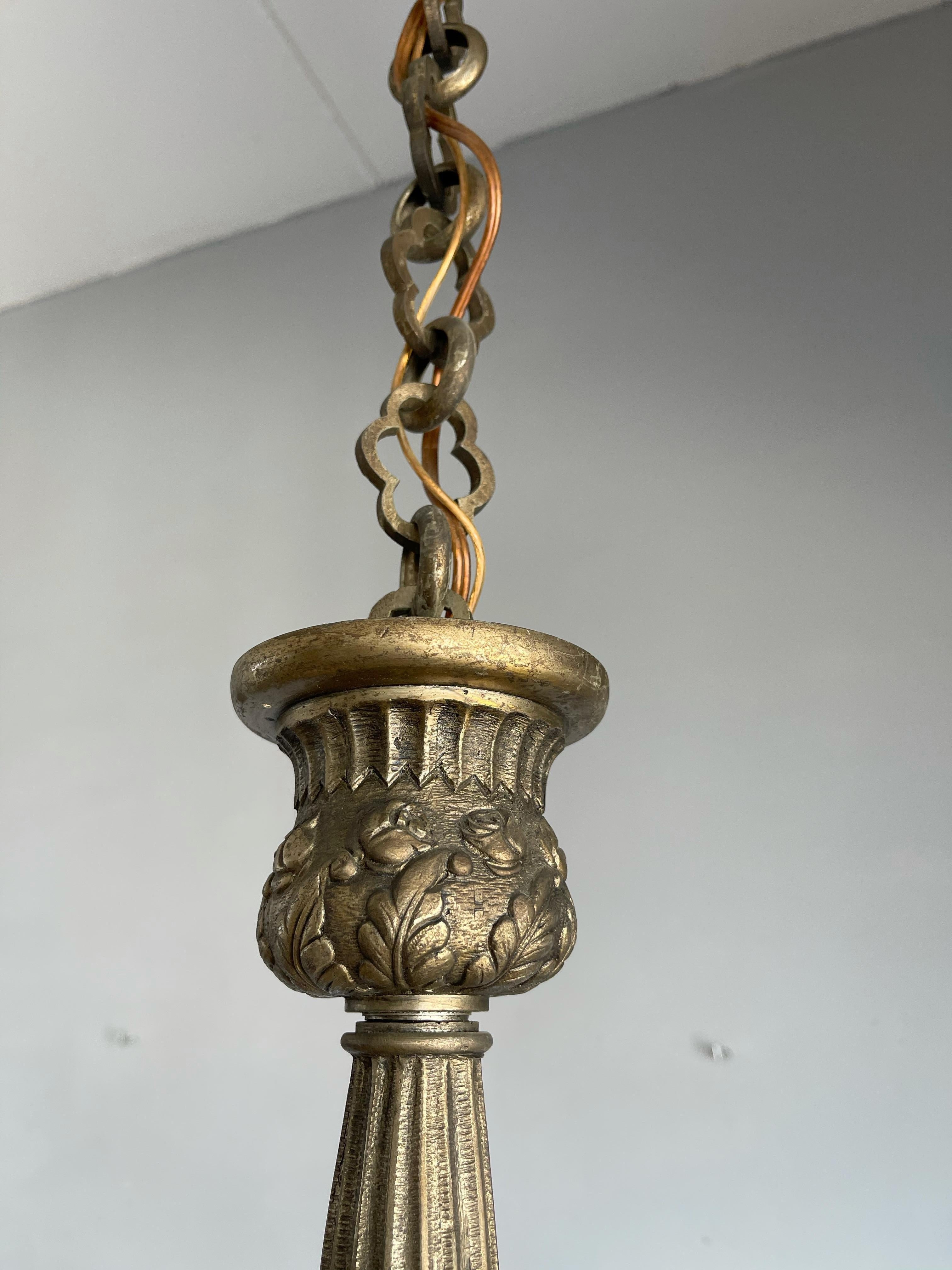 Superbe et rare lustre Art Déco français ancien à neuf lumières en bronze et verre en vente 8