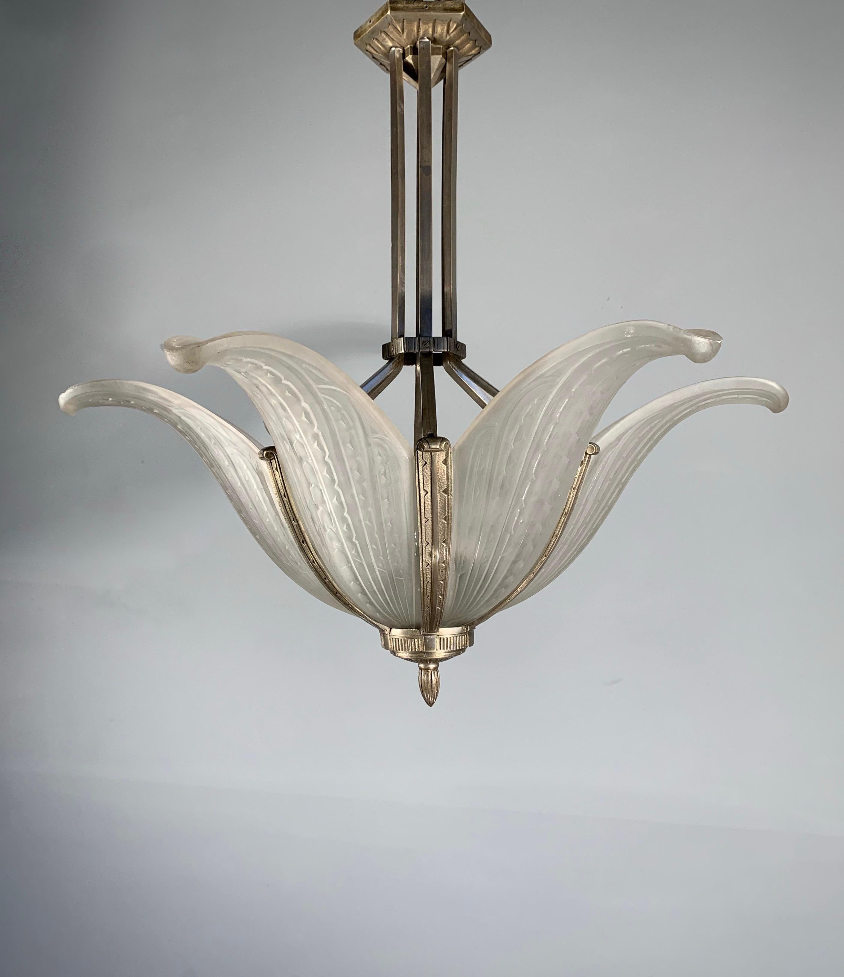 Stunning Art Deco Palm Pendant Light by Verreries Des Hanots of Paris, France In Good Condition In Lisse, NL