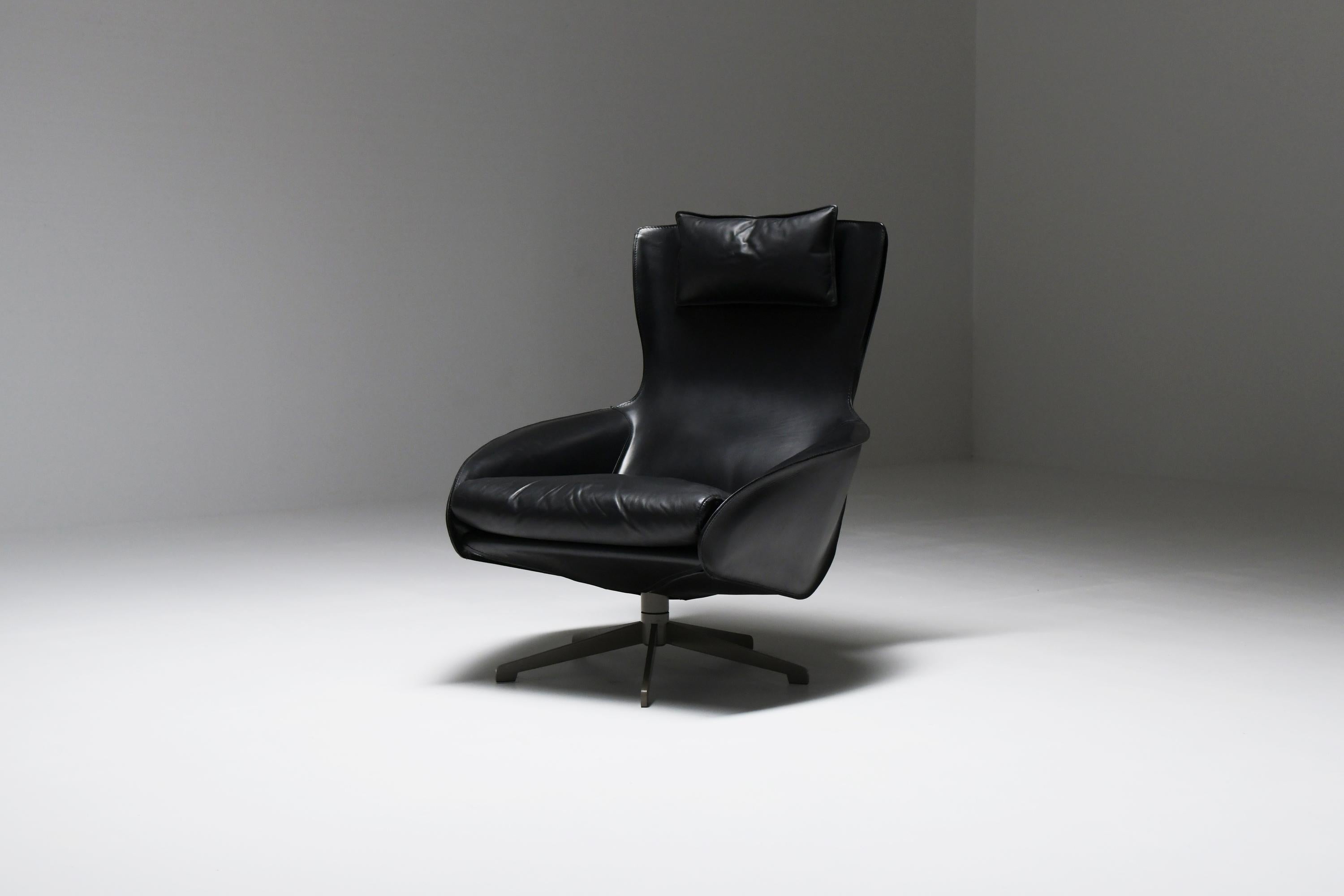 Mid-Century Modern Stunning & rare black leather Cab 423 by Mario Bellini for Cassina For Sale