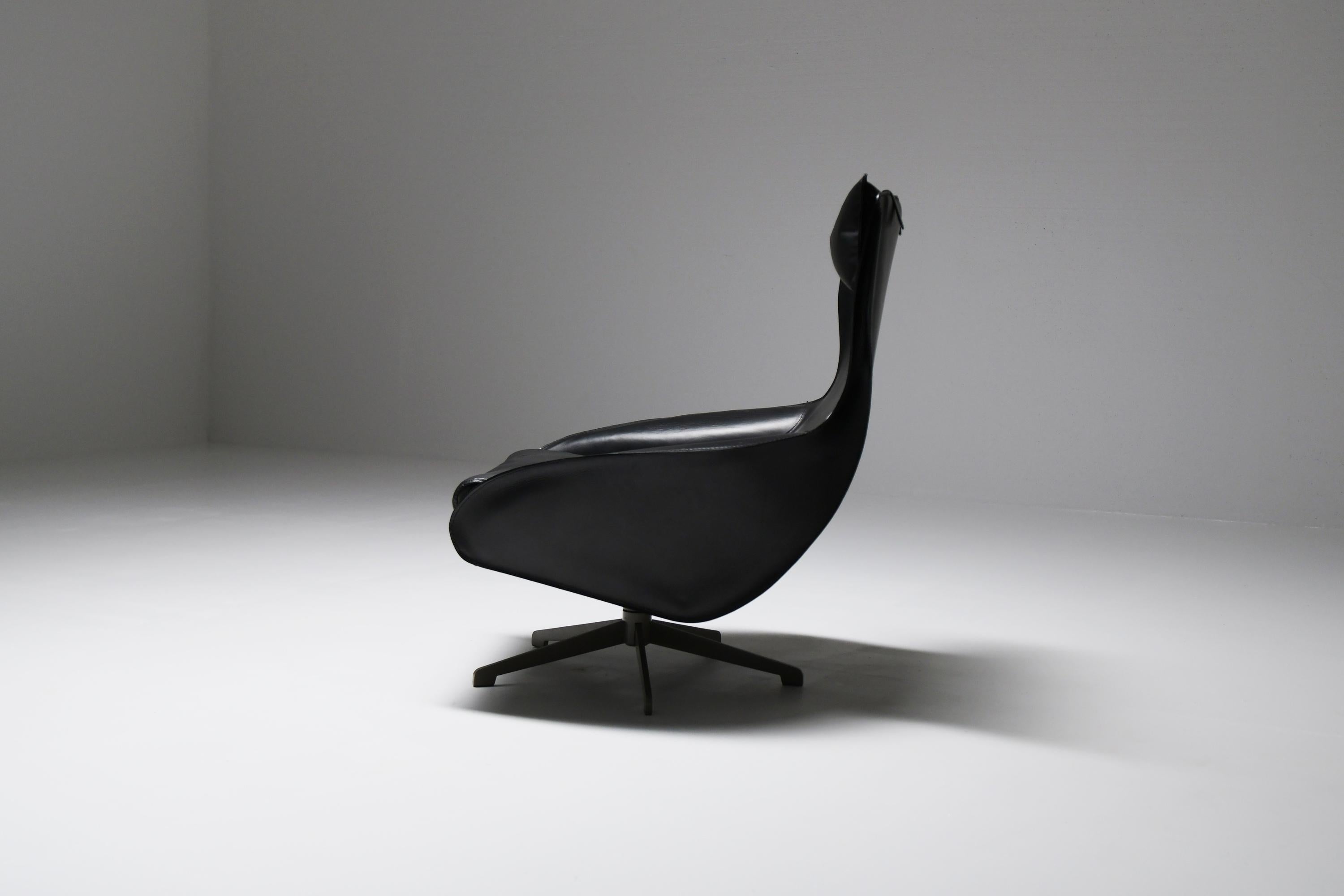 Italian Stunning & rare black leather Cab 423 by Mario Bellini for Cassina For Sale