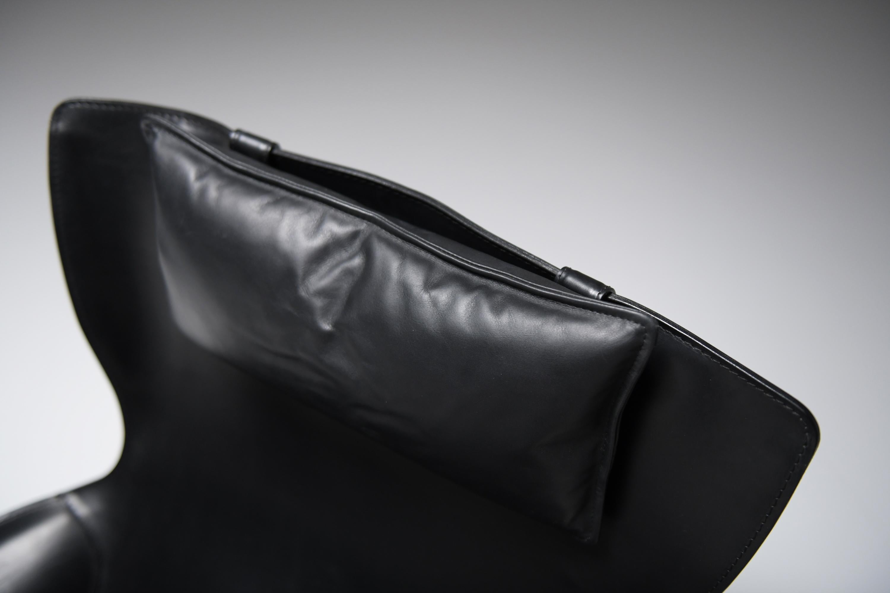 Leather Stunning & rare black leather Cab 423 by Mario Bellini for Cassina For Sale