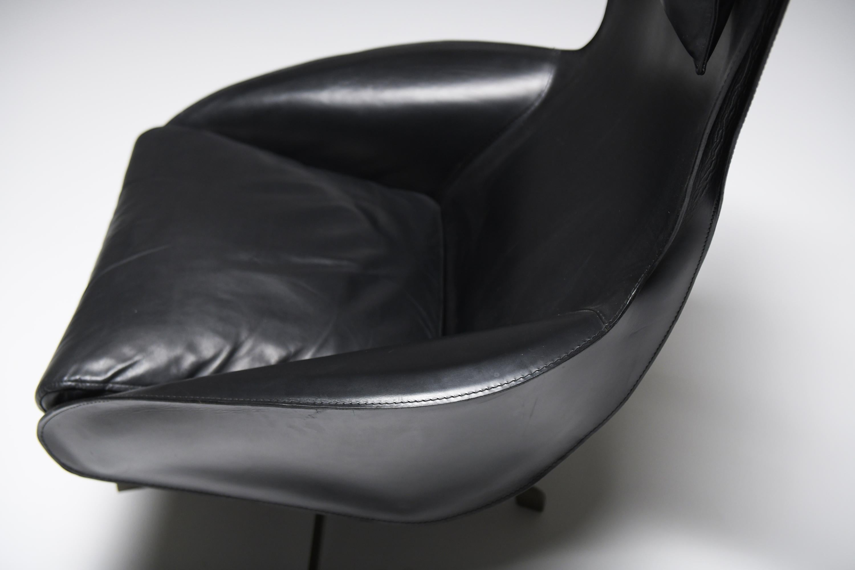 Stunning & rare black leather Cab 423 by Mario Bellini for Cassina For Sale 3