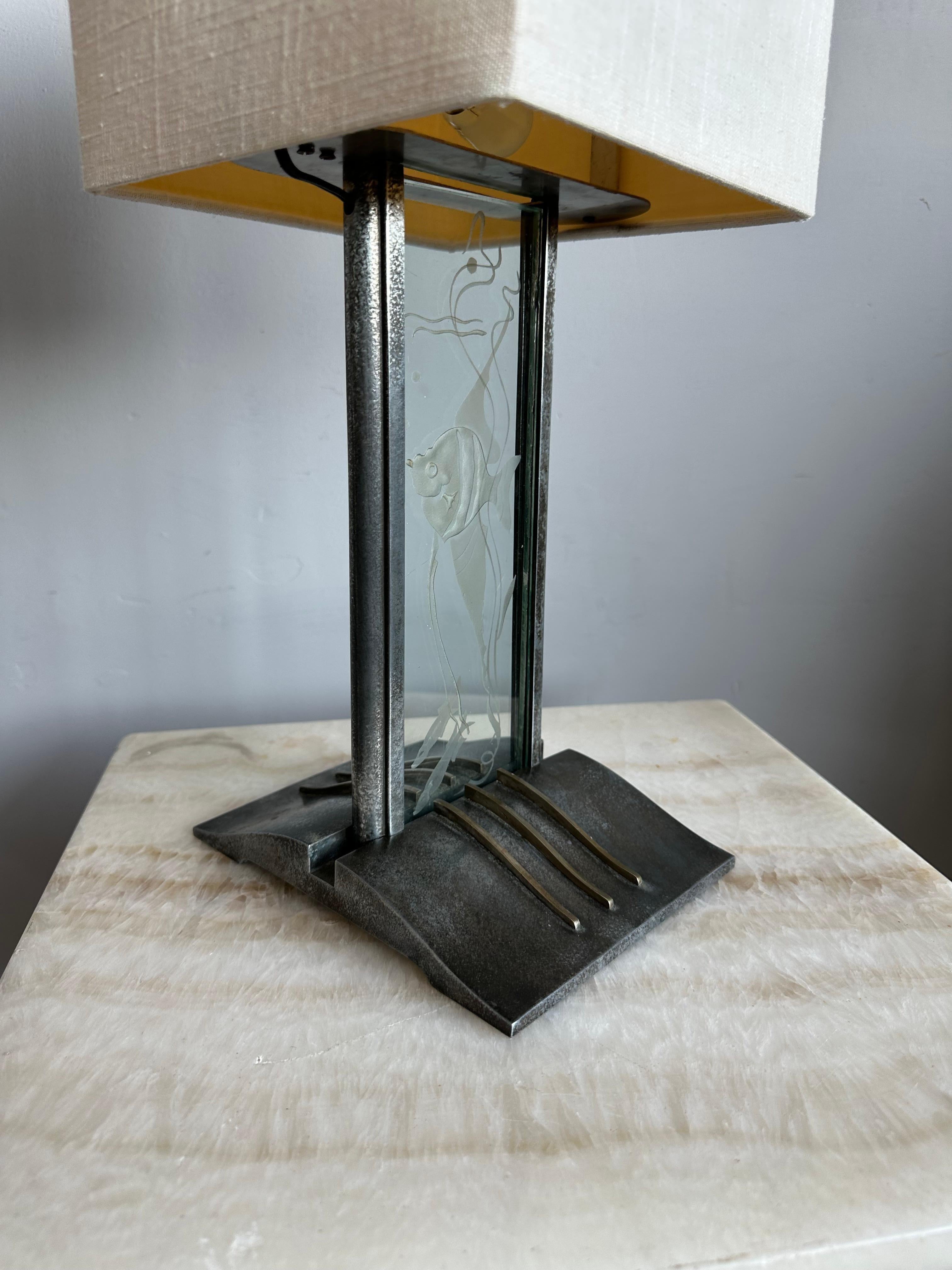 Stunning & Rare Art Deco Etched Glass & Metal Moonfish Theme Aquarium Table Lamp In Good Condition For Sale In Lisse, NL