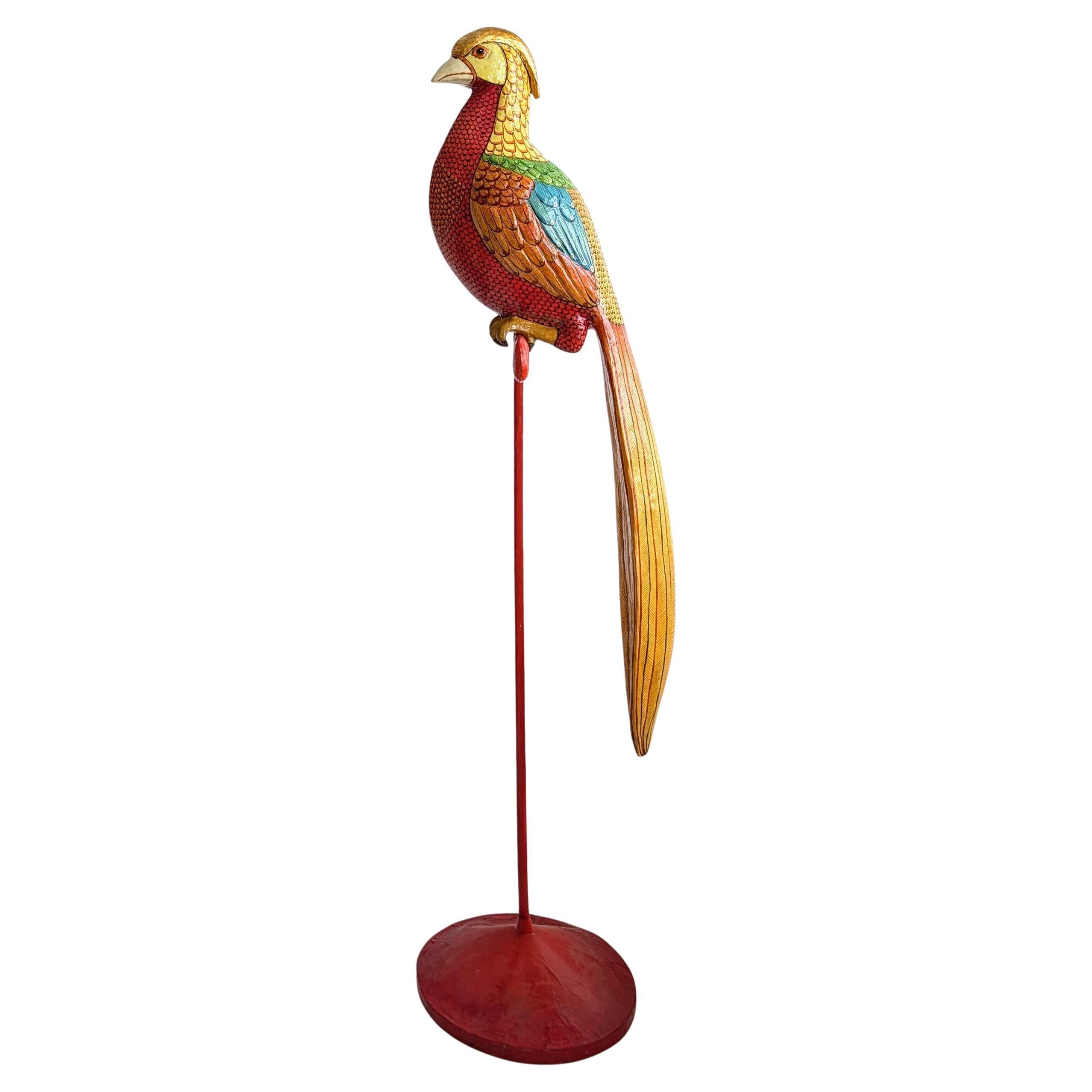 Escultura de pájaro de pie Faisán dorado de Sergio Bustamante