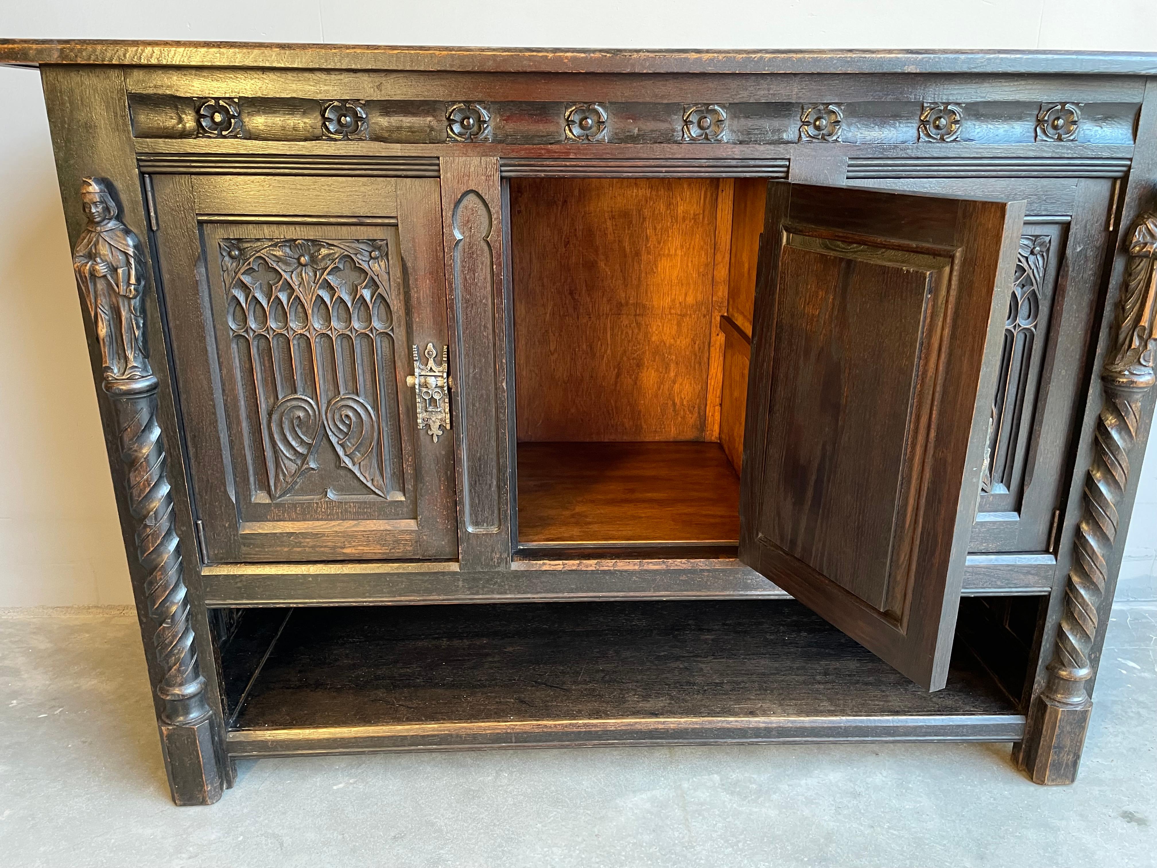 Stunning & Rare Hand Carved & Ebonized Gothic Revival Sideboard / Small Credenza In Good Condition In Lisse, NL