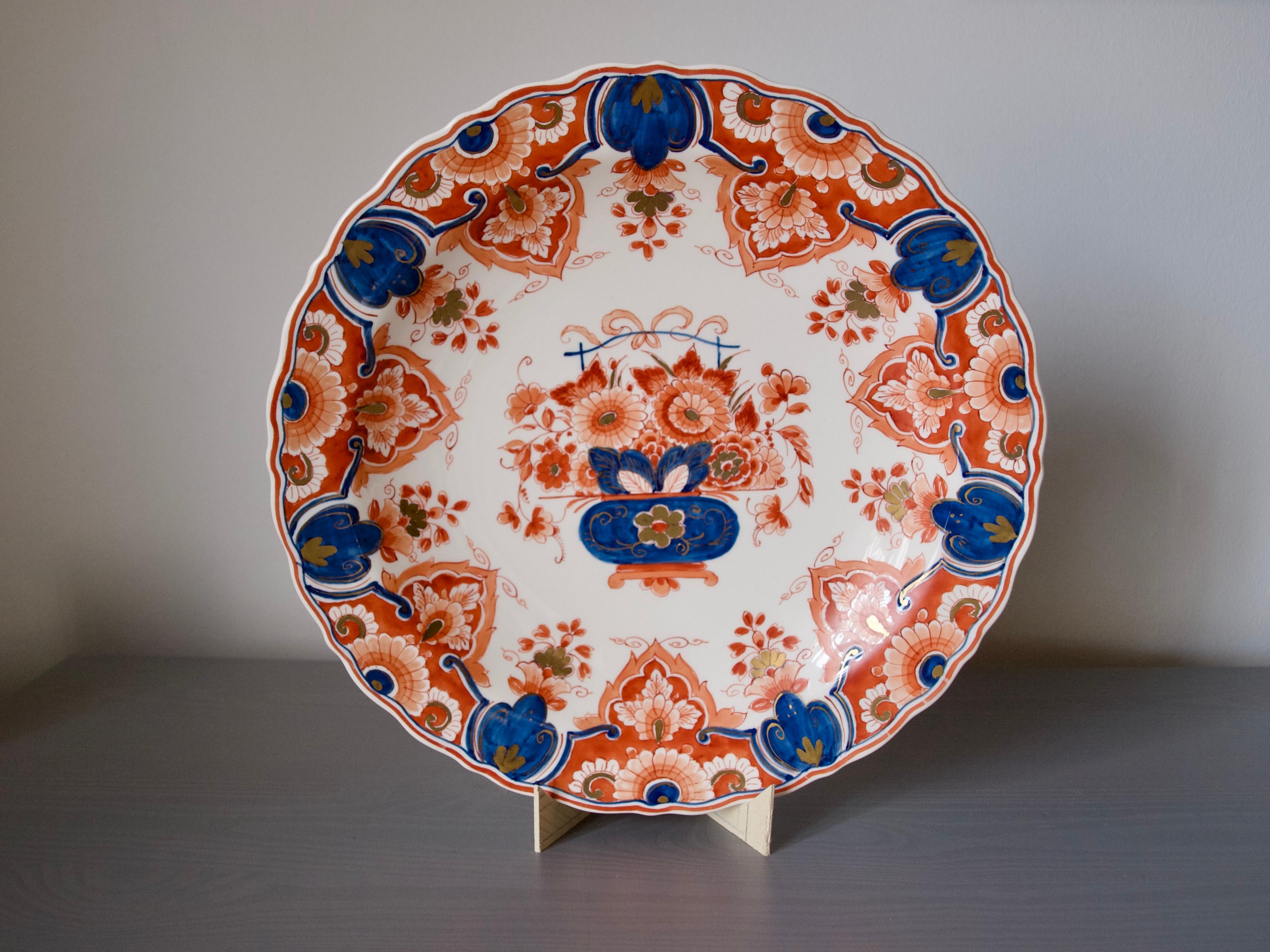 Large handpainted Pijnacker plate by Royal Delft
Pijnacker decoration, inspired by Japanese Imari style, 
with red/orange, blue and true gold painting. 

Pijnacker is the most expensive technique.

Measures: diameter 30 cm 
Height 4 cm