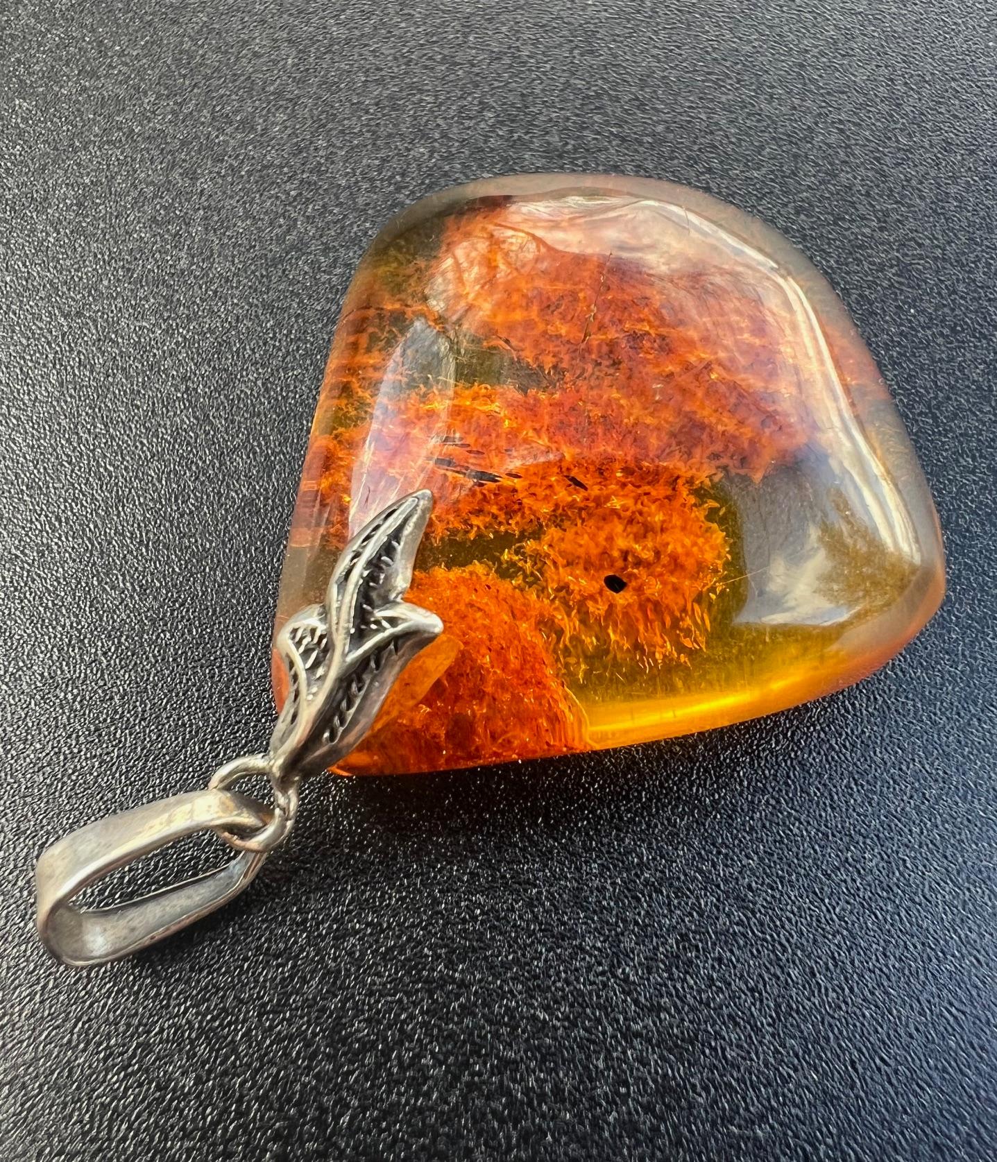 Cabochon Splendido ciondolo d'argento in ambra baltica traslucida e arancione acceso in vendita