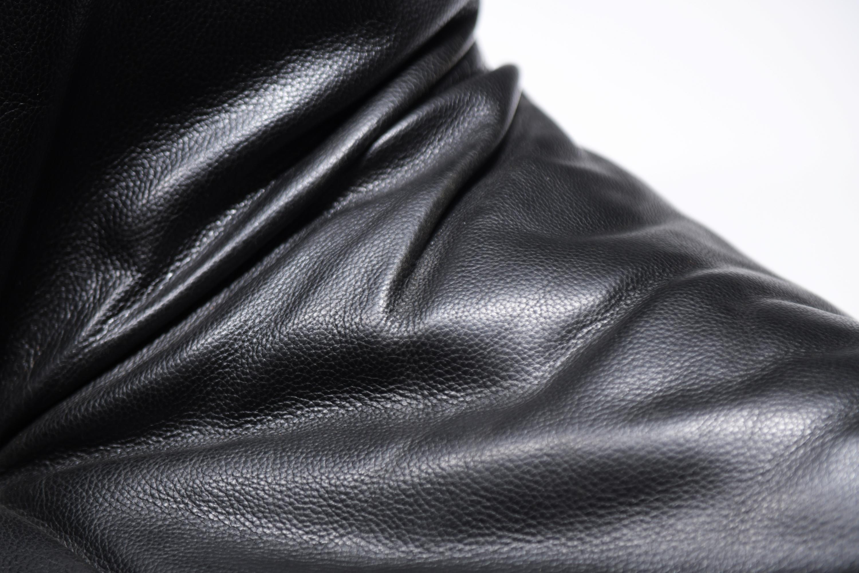 Stunning & rare vintage YOKO sofa in black leather by Michel Ducaroy Ligne Roset 3