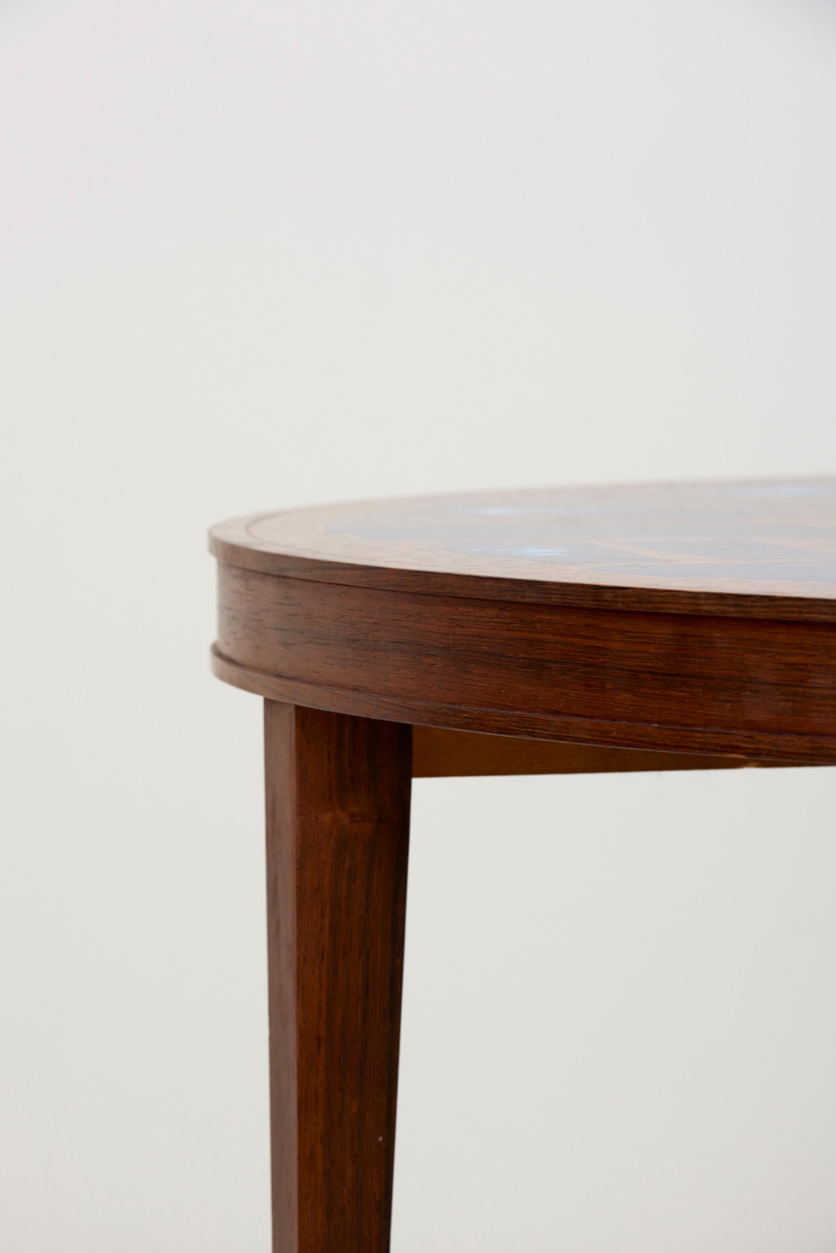 Hollywood Regency Superbe table basse rare avec plateau de style cuivre et émail en vente