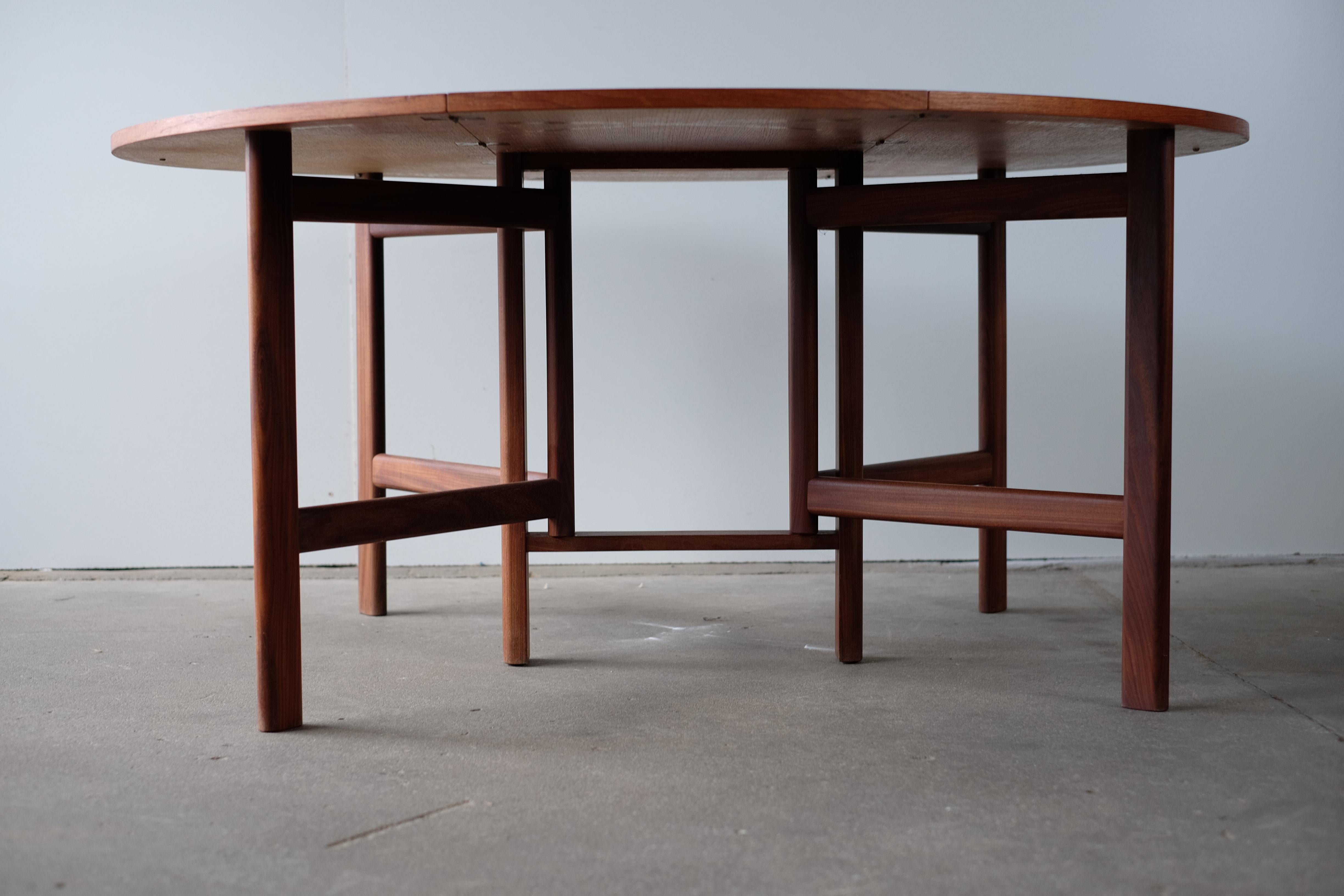Stunning dining table in teak by unknown Danish designer. A table with many possibilities and with room for the whole family.
The table is very practical and in a great quality. It's a very special table I have not encountered before. The table is