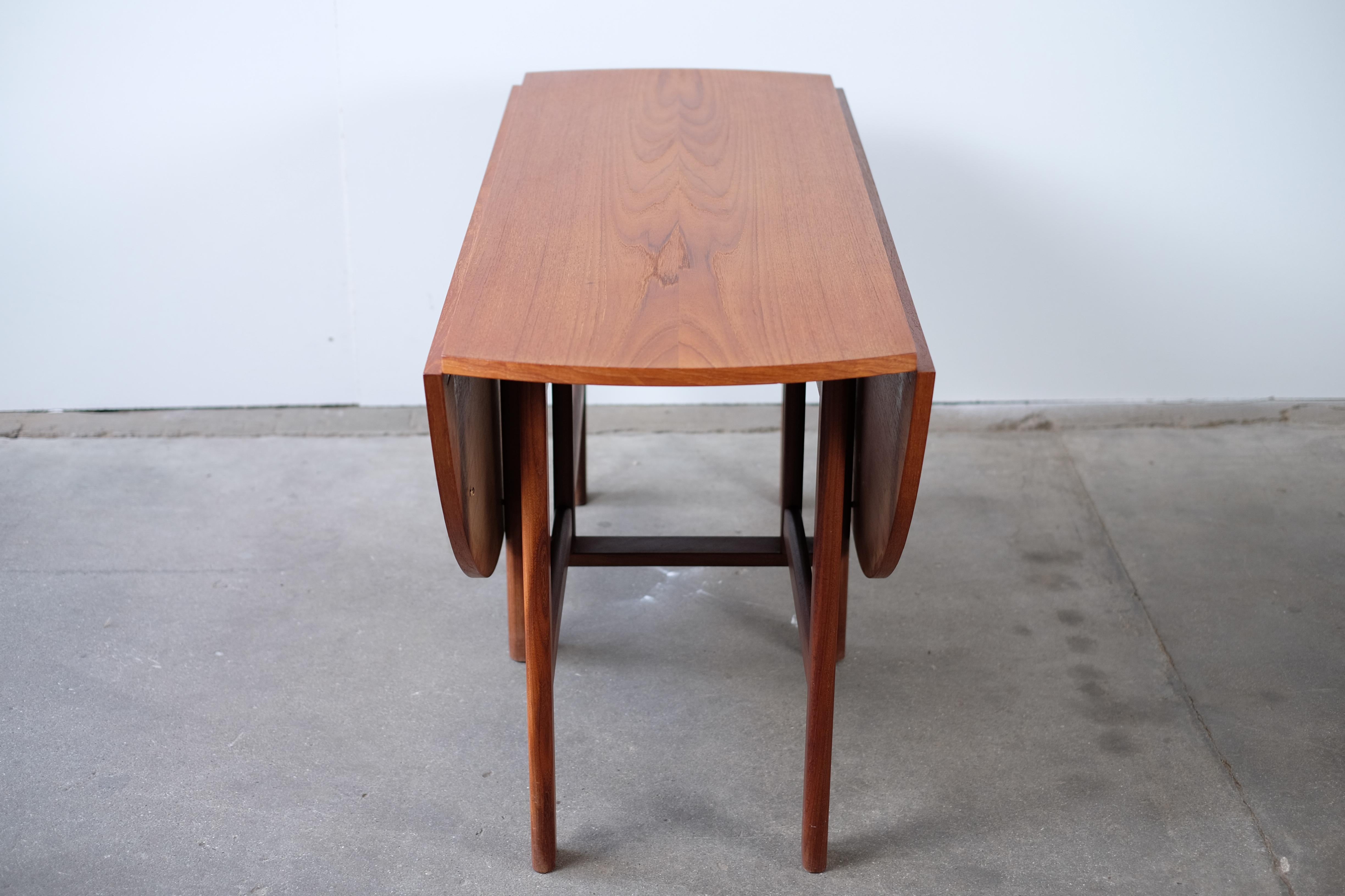 Stunning Rarely Seen Dining Table in Teak, Danish Design For Sale 2