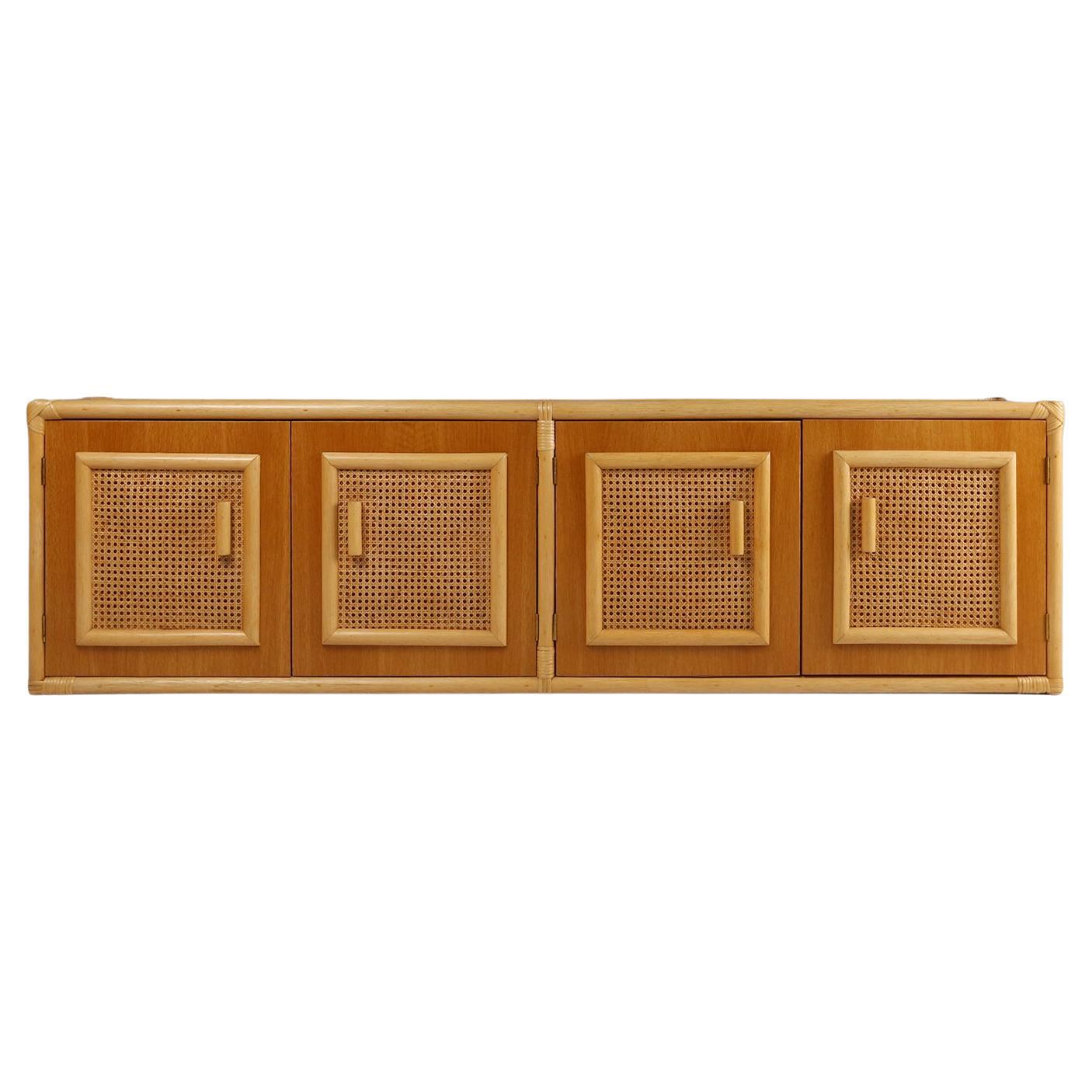 Atemberaubendes Sideboard aus Rattan und Holz mit vier Türen, Frankreich, 1960er Jahre im Angebot