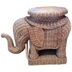 Superbe table d'appoint éléphant en rotin et osier:: France:: années 1960