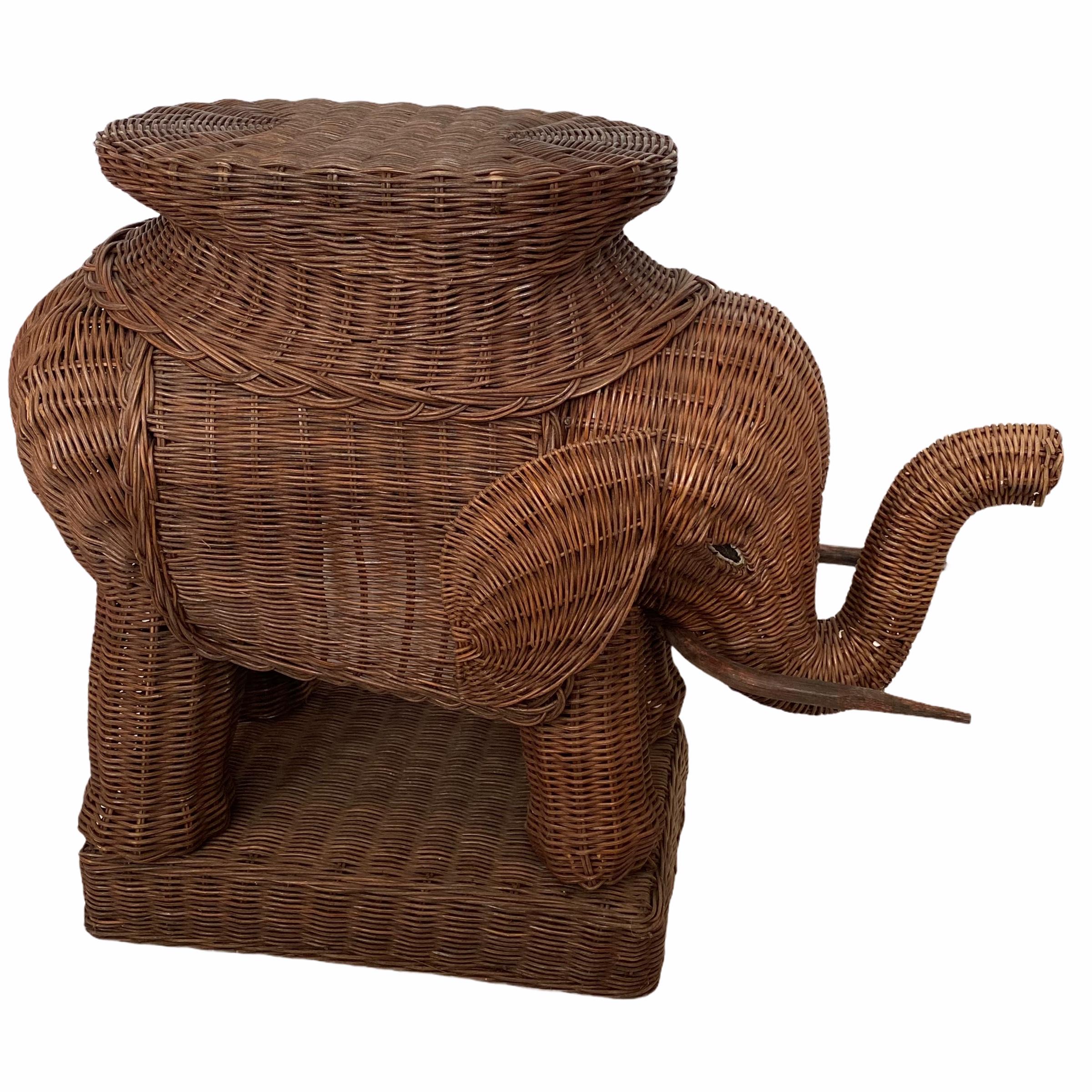 Stunning Rattan Wicker Elephant Side Table with Tray, France, 1960s In Good Condition In Nuernberg, DE