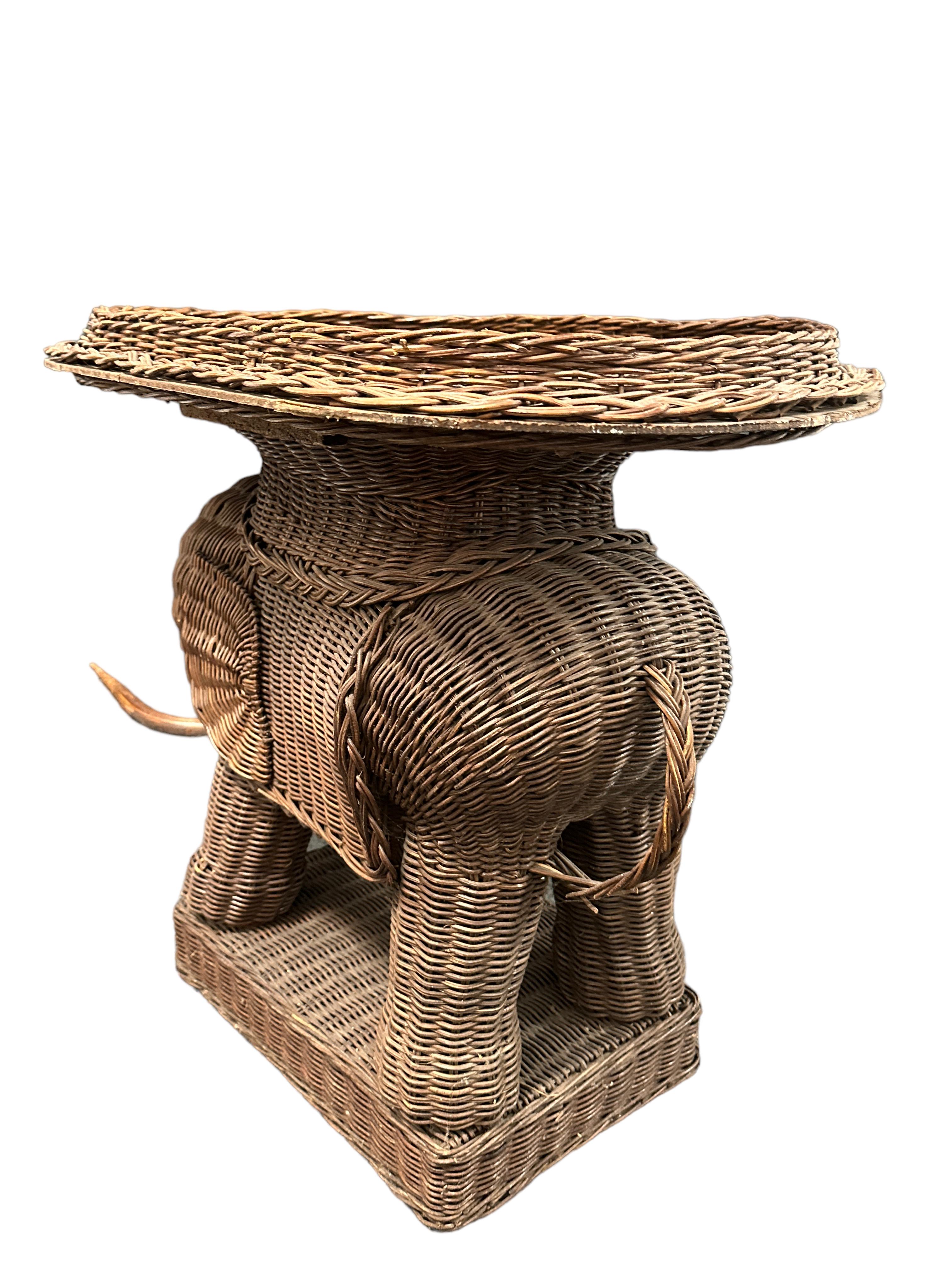 Stunning Rattan Wicker Elephant Side Table with Tray, France, 1960s In Good Condition For Sale In Nuernberg, DE