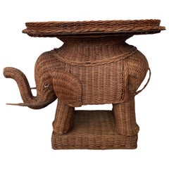 Superbe table d'appoint éléphant en rotin et osier avec plateau:: France:: années 60