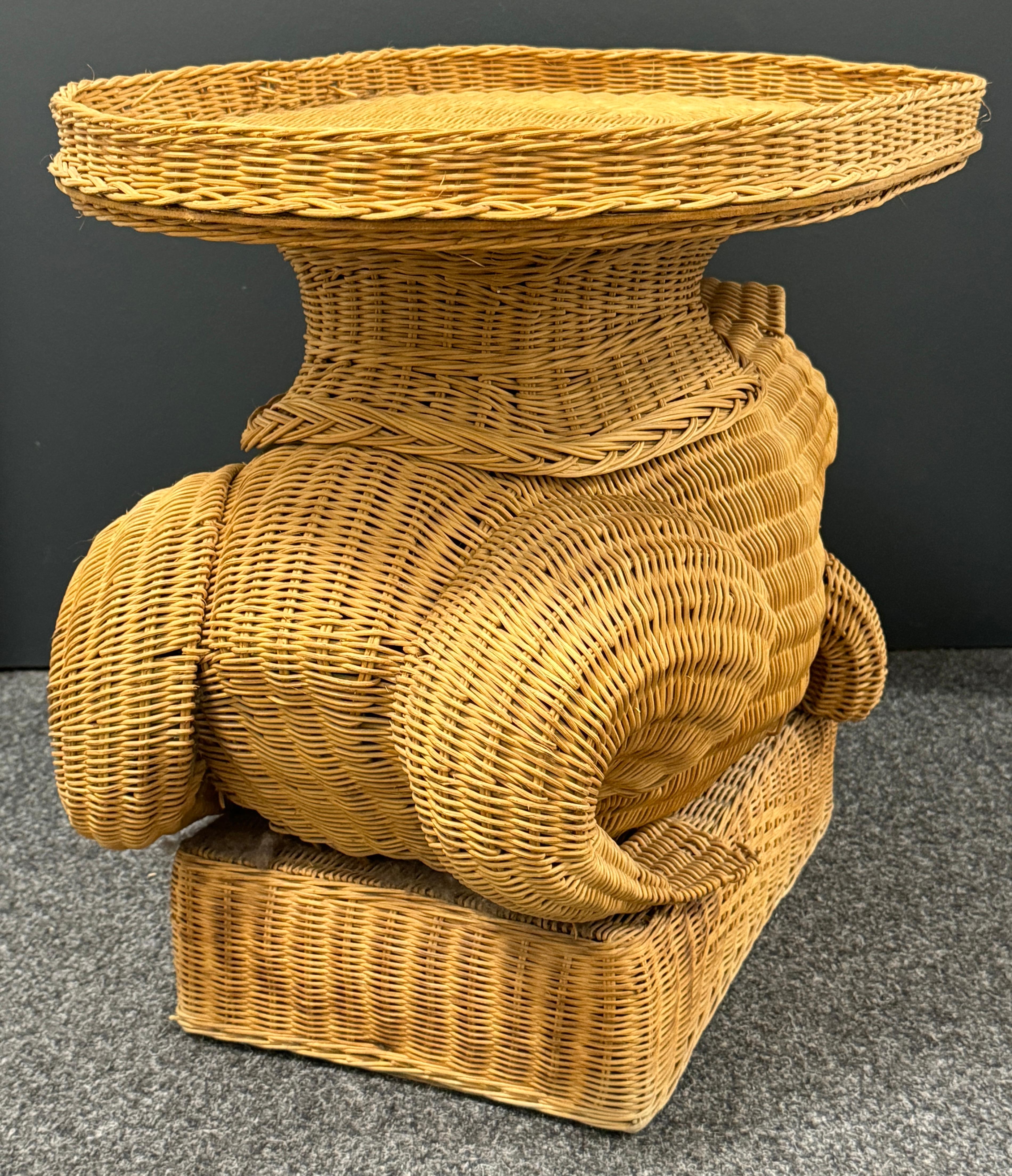 Stunning Rattan Wicker Frog Side Table with Tray, Italy, 1960s 4
