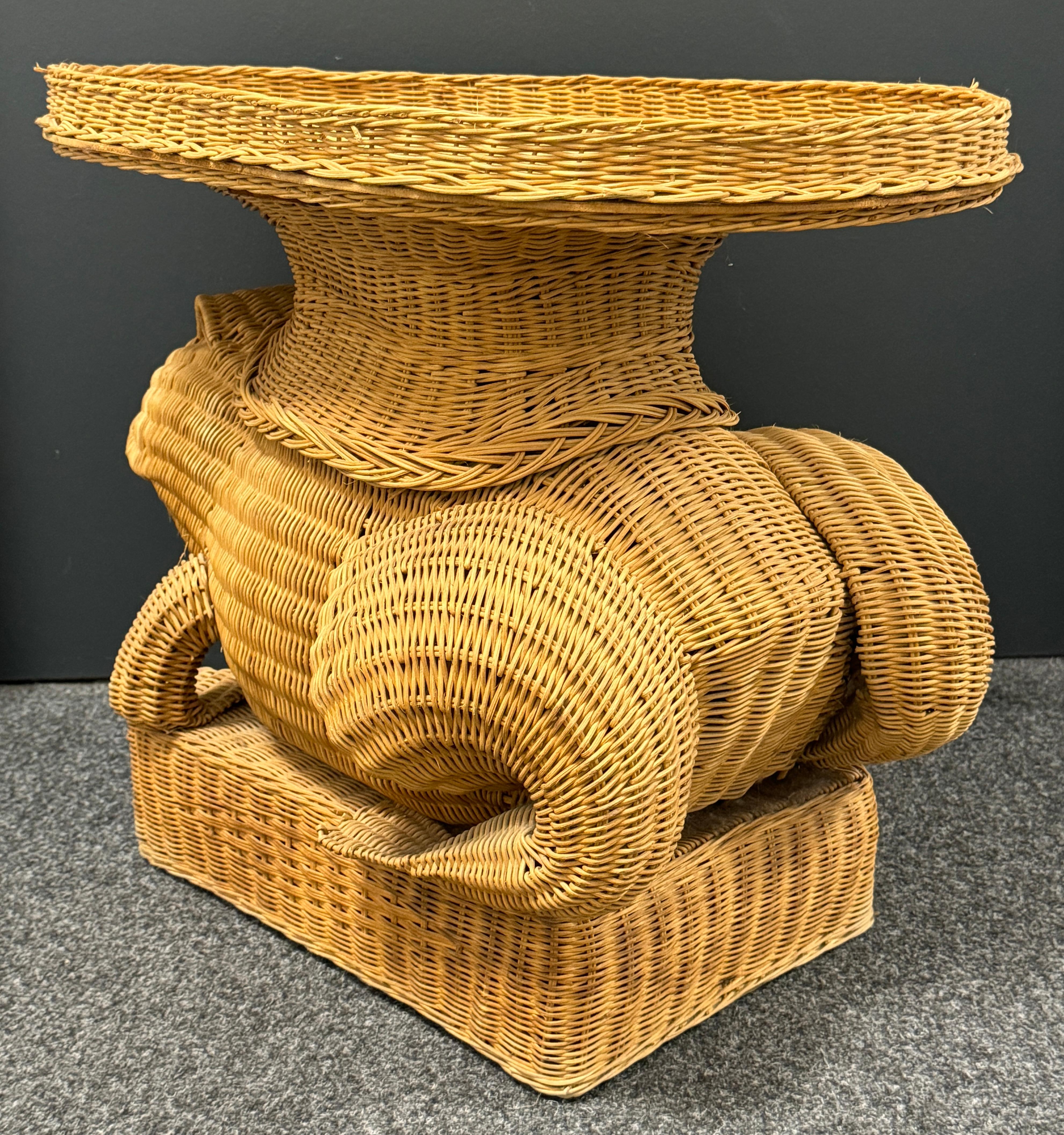 Stunning Rattan Wicker Frog Side Table with Tray, Italy, 1960s 6