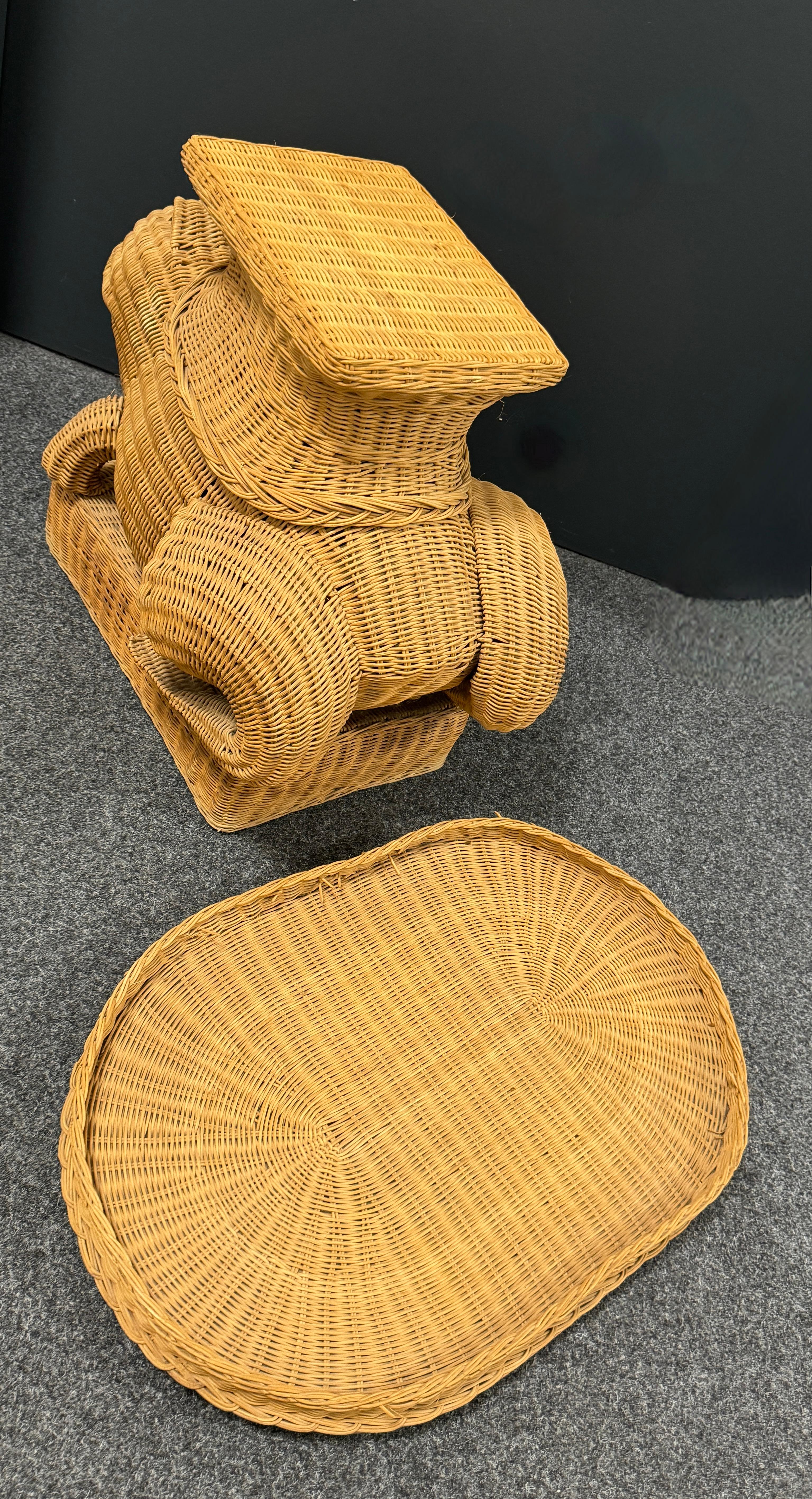 Stunning Rattan Wicker Frog Side Table with Tray, Italy, 1960s 7