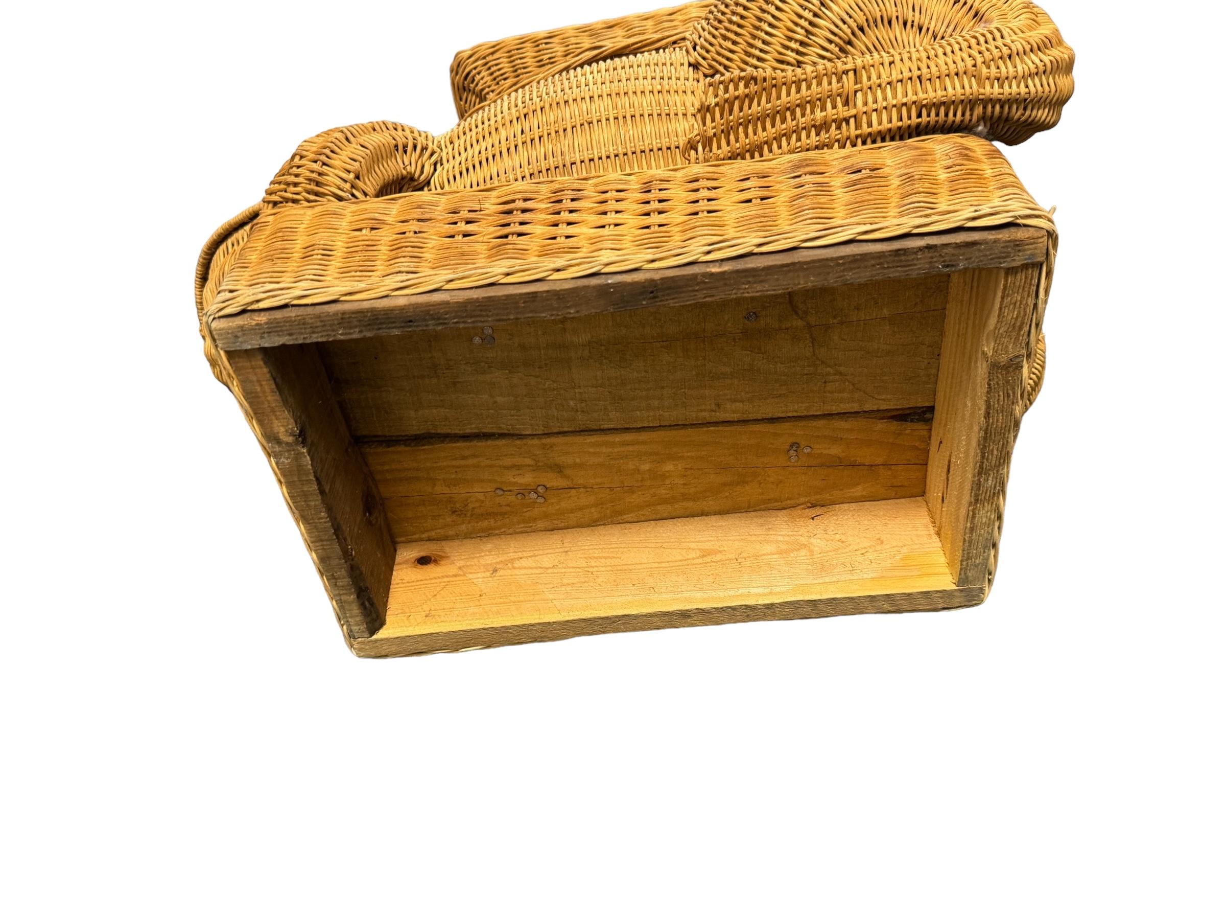 Stunning Rattan Wicker Frog Side Table with Tray, Italy, 1960s 8