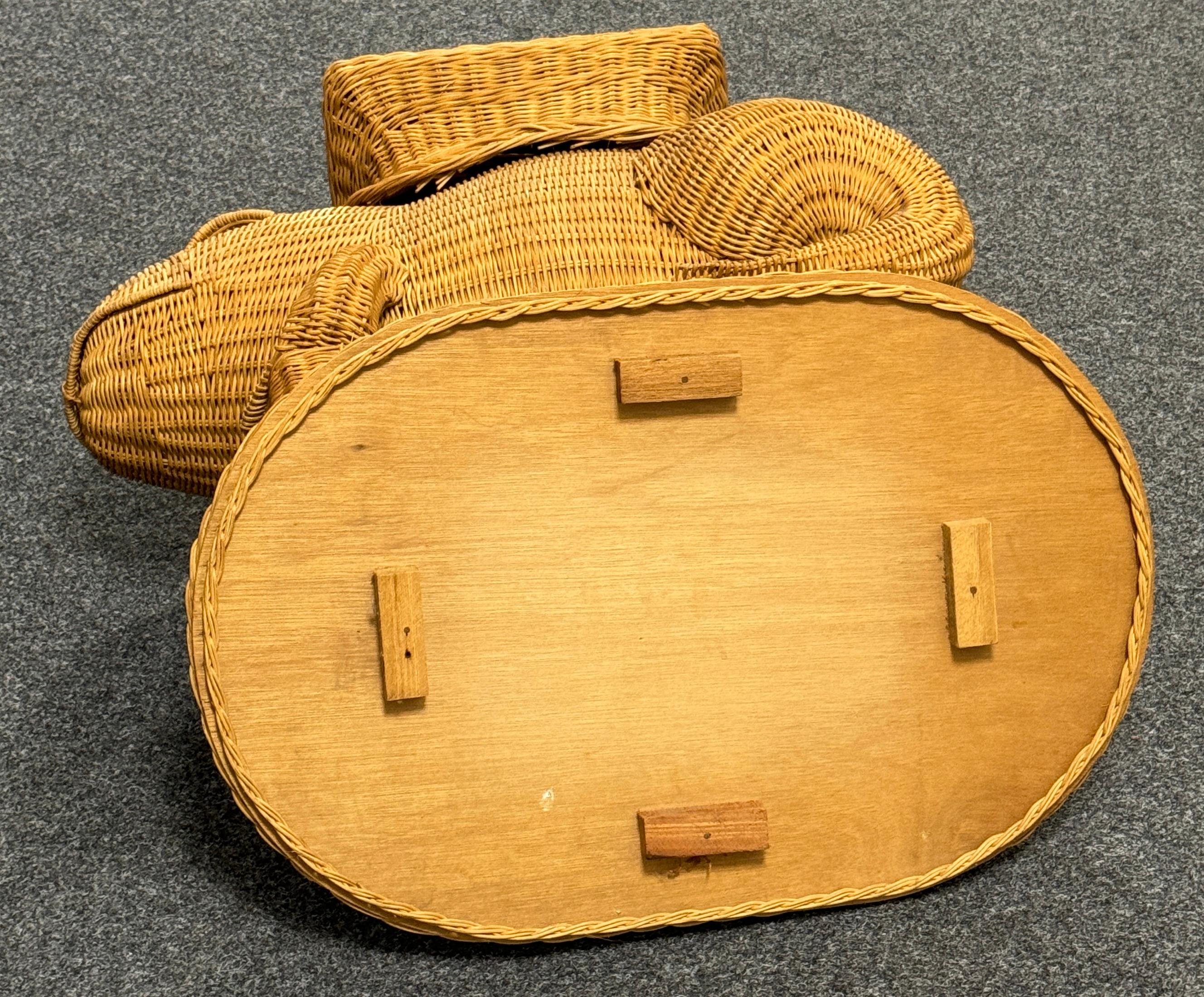 Stunning Rattan Wicker Frog Side Table with Tray, Italy, 1960s 11